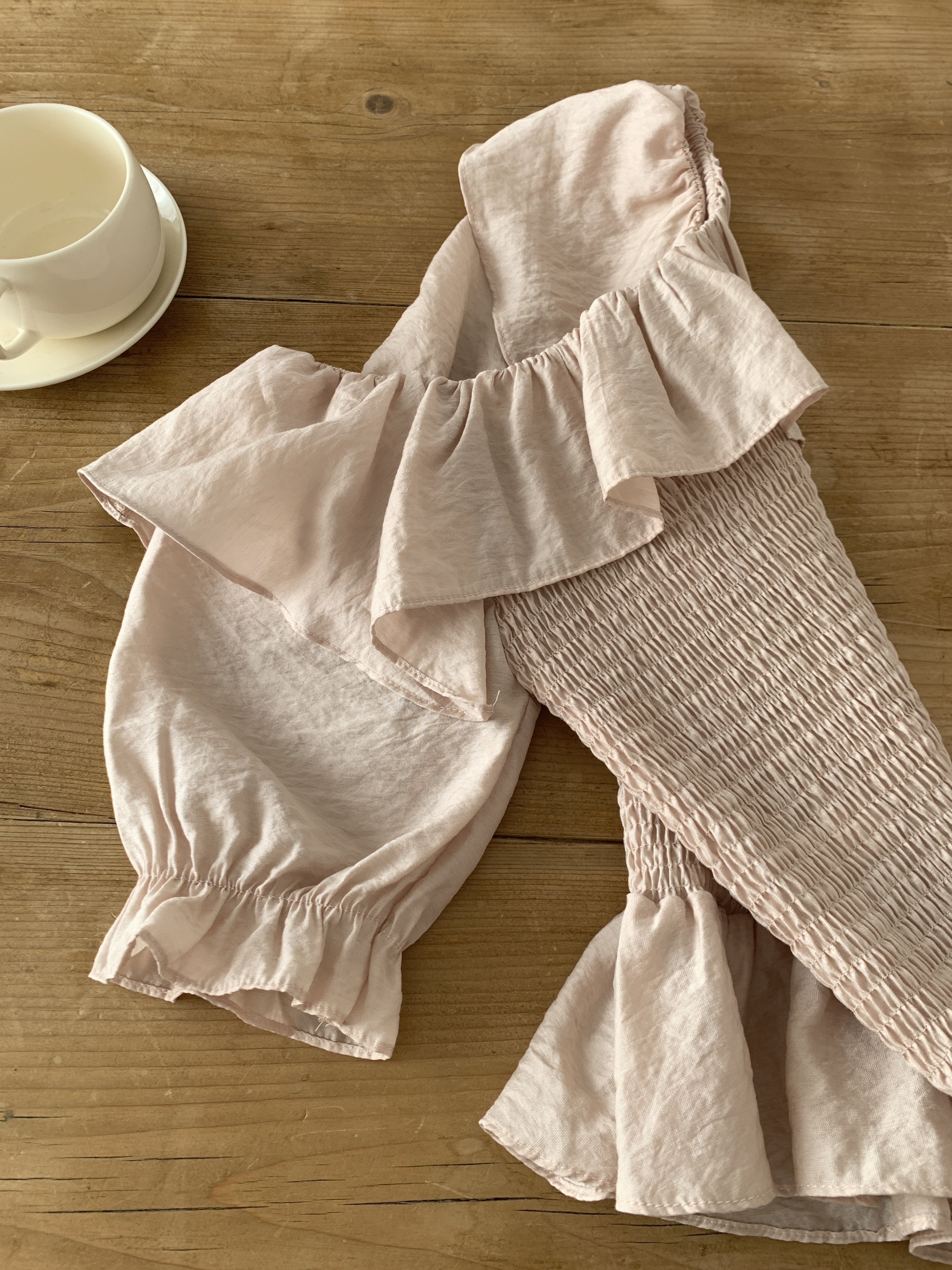 オフショルダーシャーリングパフスリーブスリムアンバランス半袖ブラウス | 詳細画像21