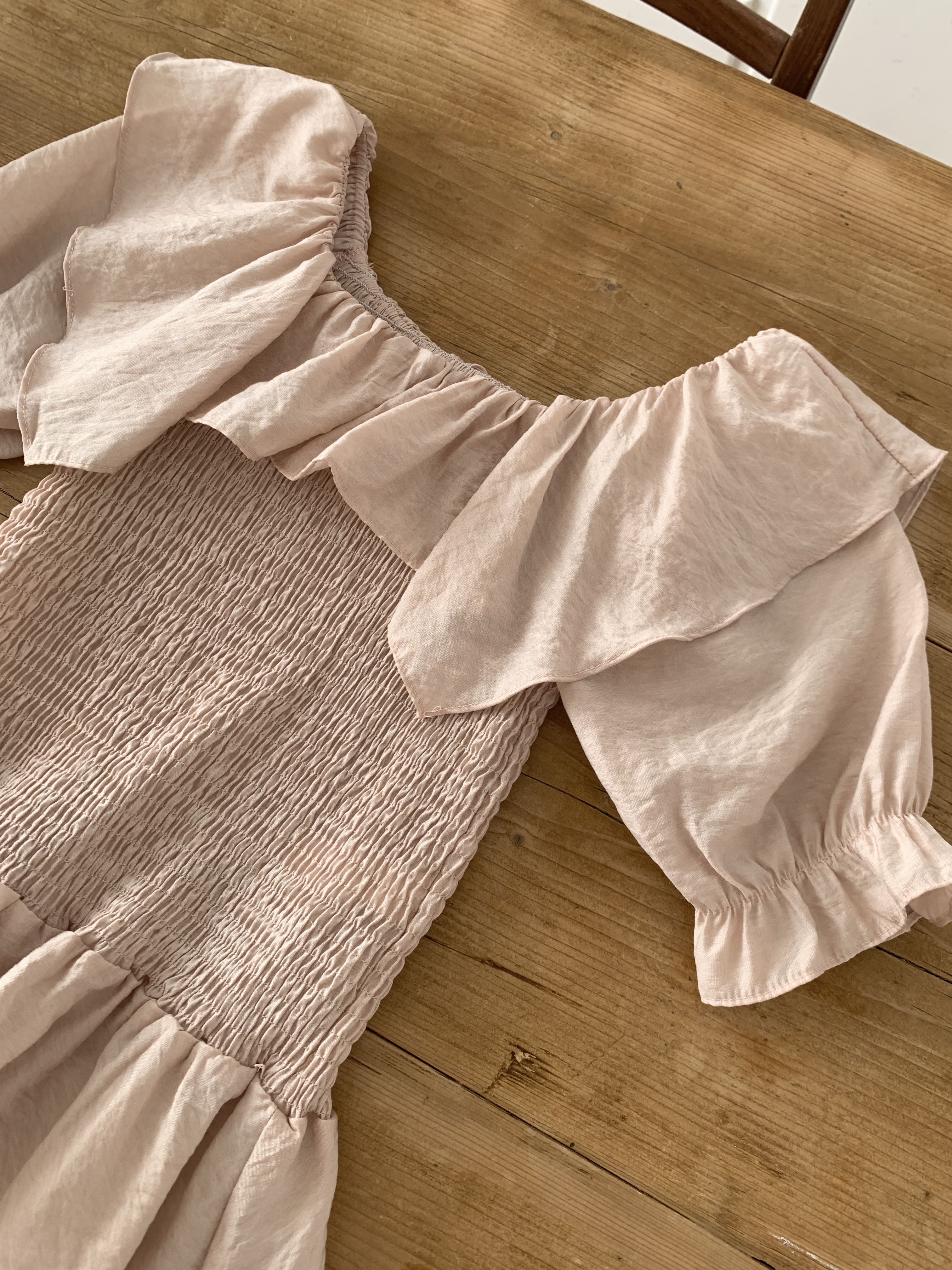 オフショルダーシャーリングパフスリーブスリムアンバランス半袖ブラウス | 詳細画像22