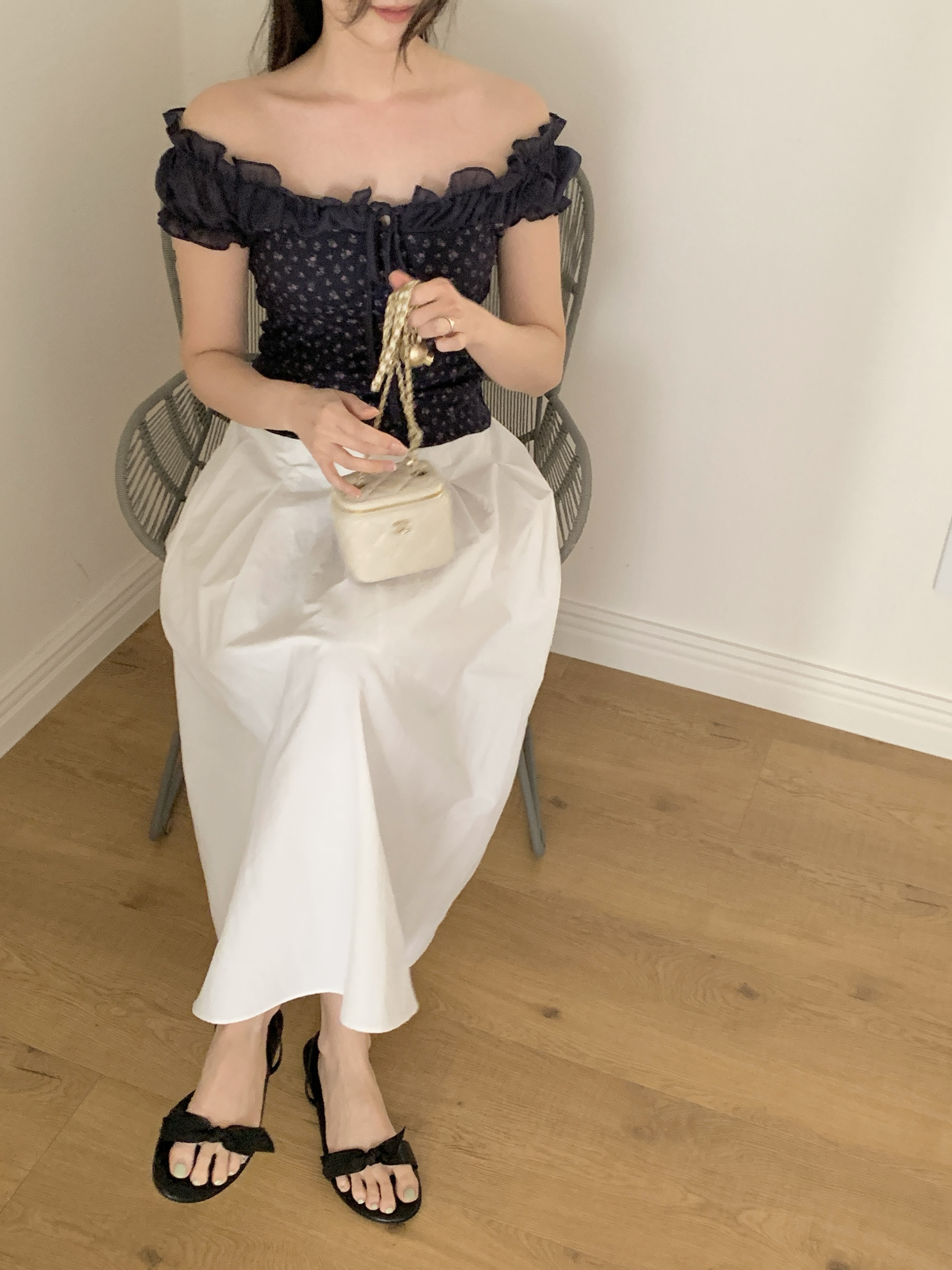 ストラップオフショルダーシャーリングフリルパフスリーブスリム半袖セミクロップド小花柄ブラウス | 詳細画像7