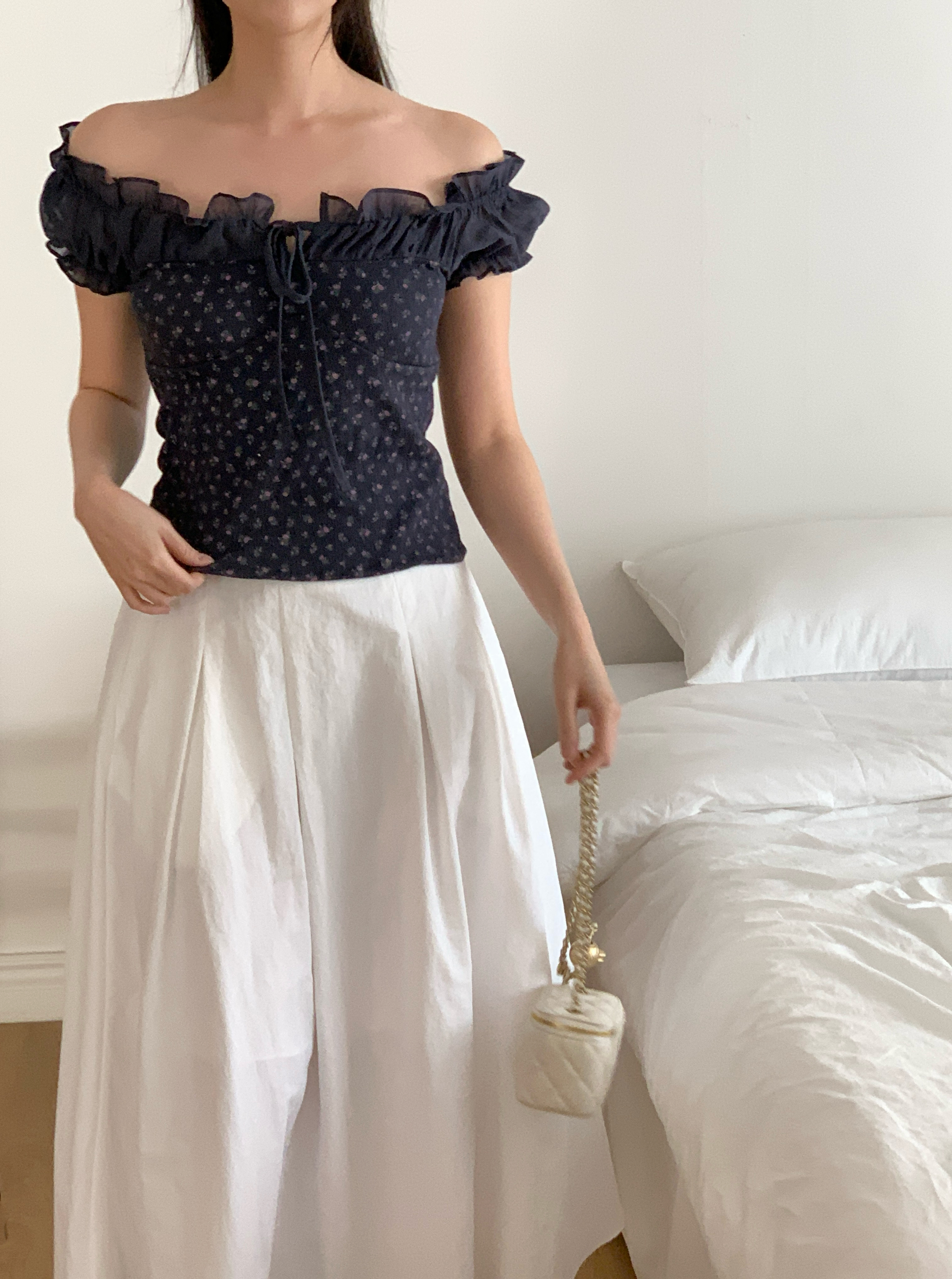 ストラップオフショルダーシャーリングフリルパフスリーブスリム半袖セミクロップド小花柄ブラウス | 詳細画像9