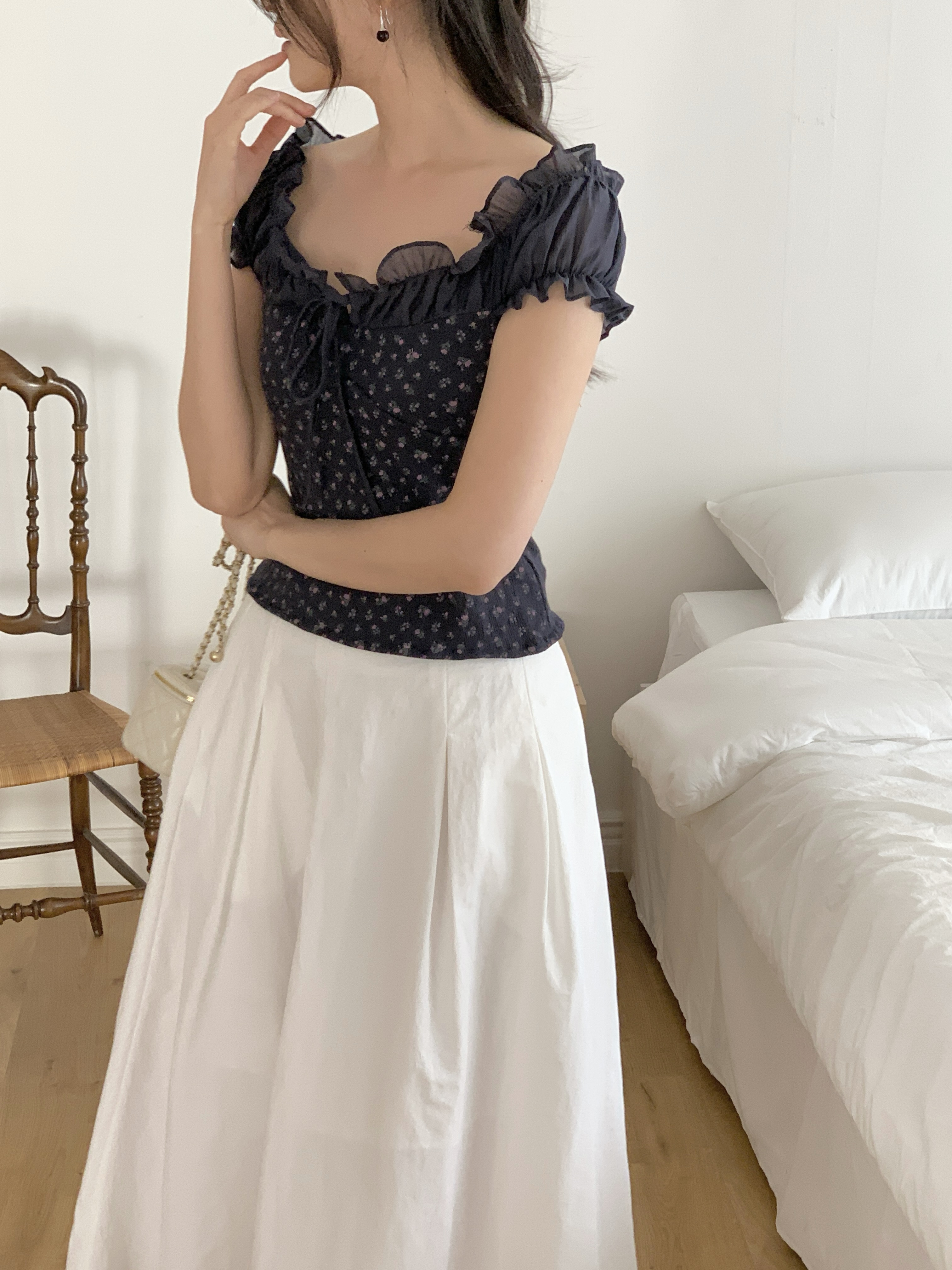 ストラップオフショルダーシャーリングフリルパフスリーブスリム半袖セミクロップド小花柄ブラウス | 詳細画像16