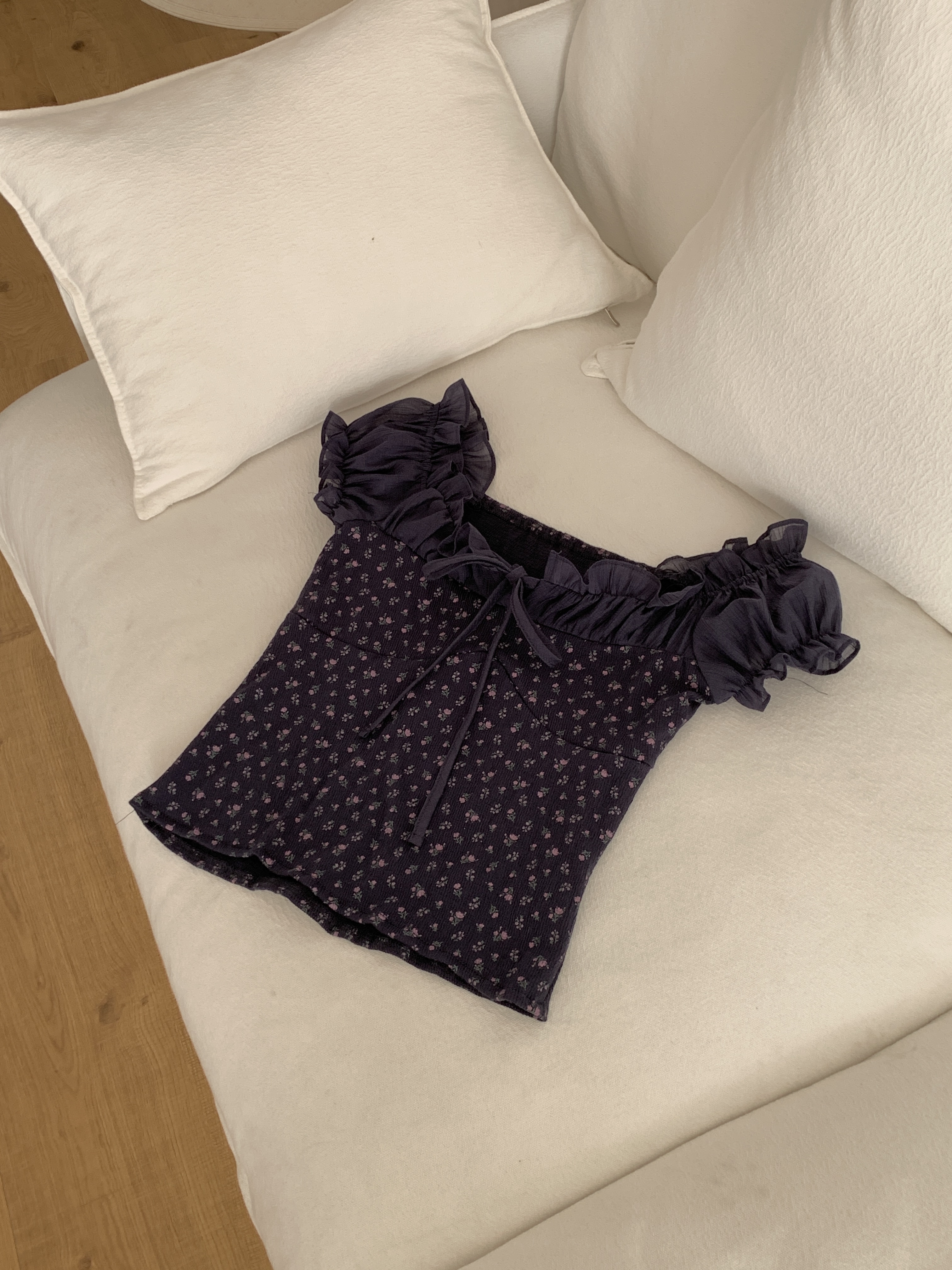 ストラップオフショルダーシャーリングフリルパフスリーブスリム半袖セミクロップド小花柄ブラウス | 詳細画像19