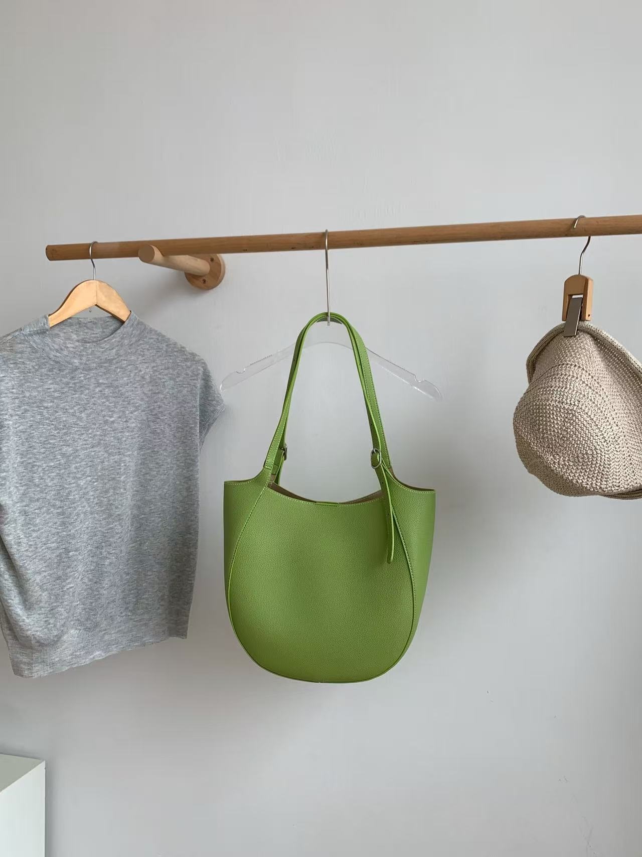 レザー調ビッグスナップボタン無地ショルダーバッグ | 詳細画像12