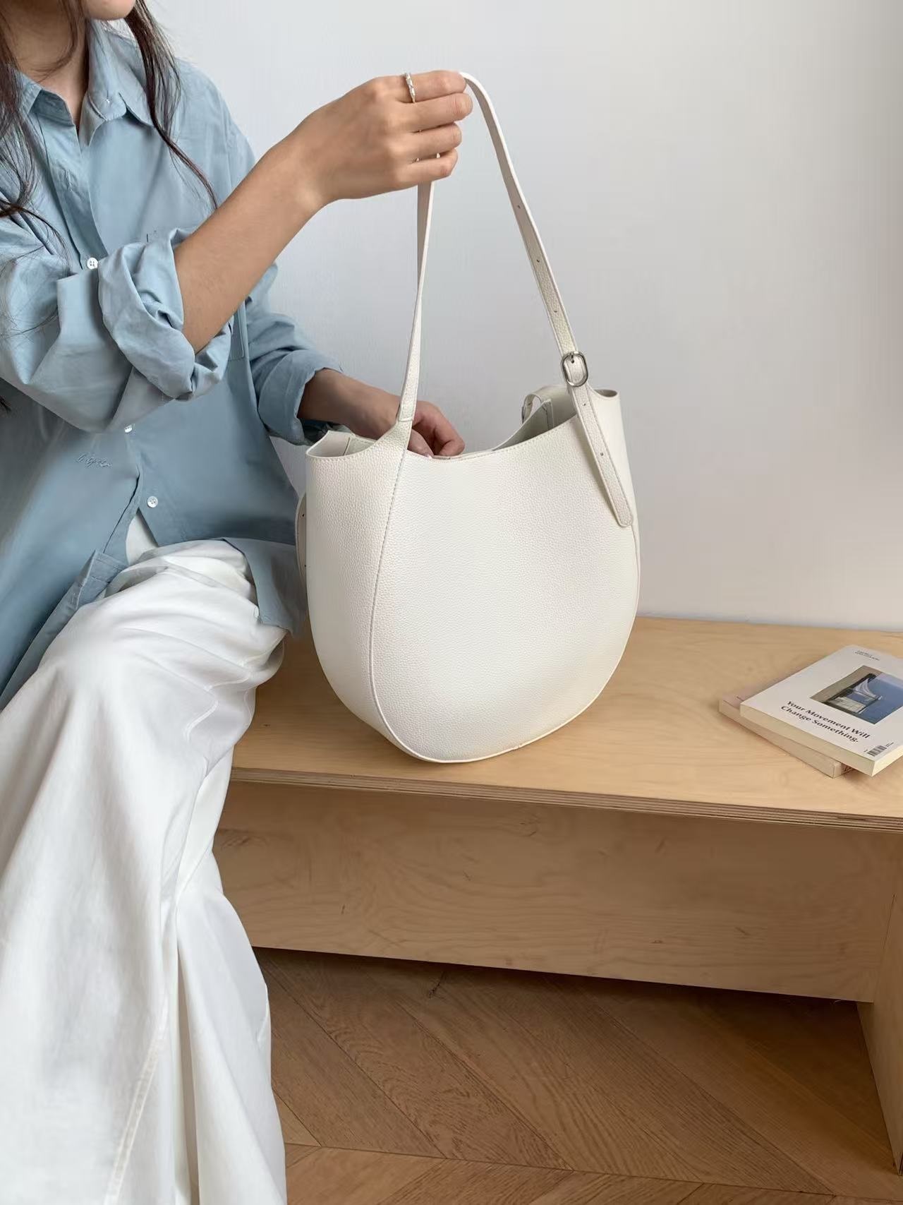 レザー調ビッグスナップボタン無地ショルダーバッグ | 詳細画像4