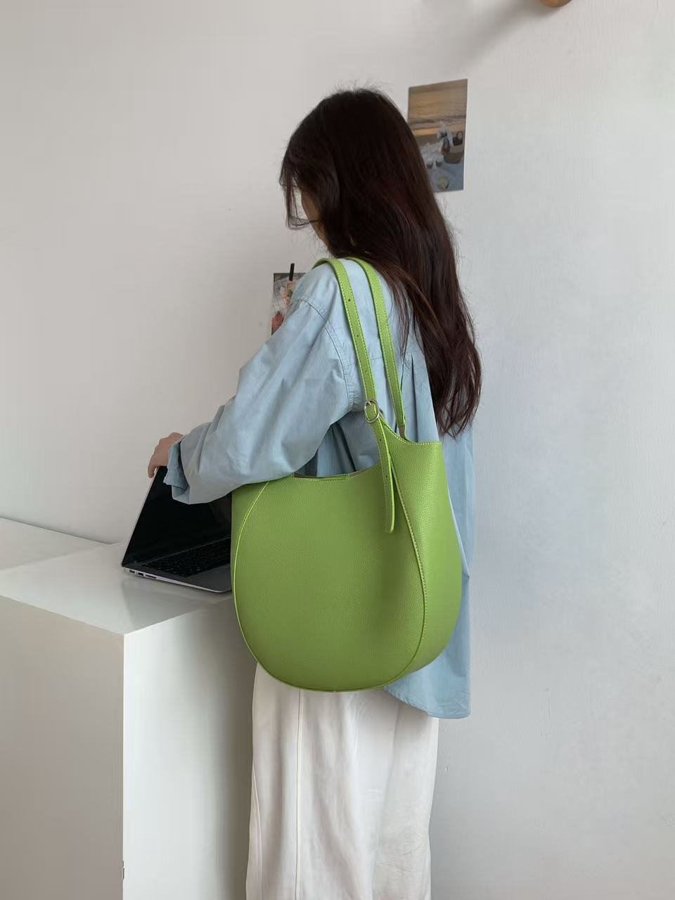 レザー調ビッグスナップボタン無地ショルダーバッグ | 詳細画像8