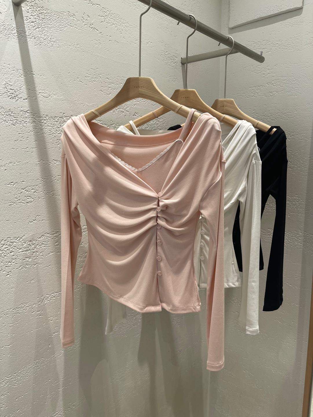 ボタンアンバランスネック長袖ギャザーカーディガンキャミソールアンサンブル | 詳細画像21