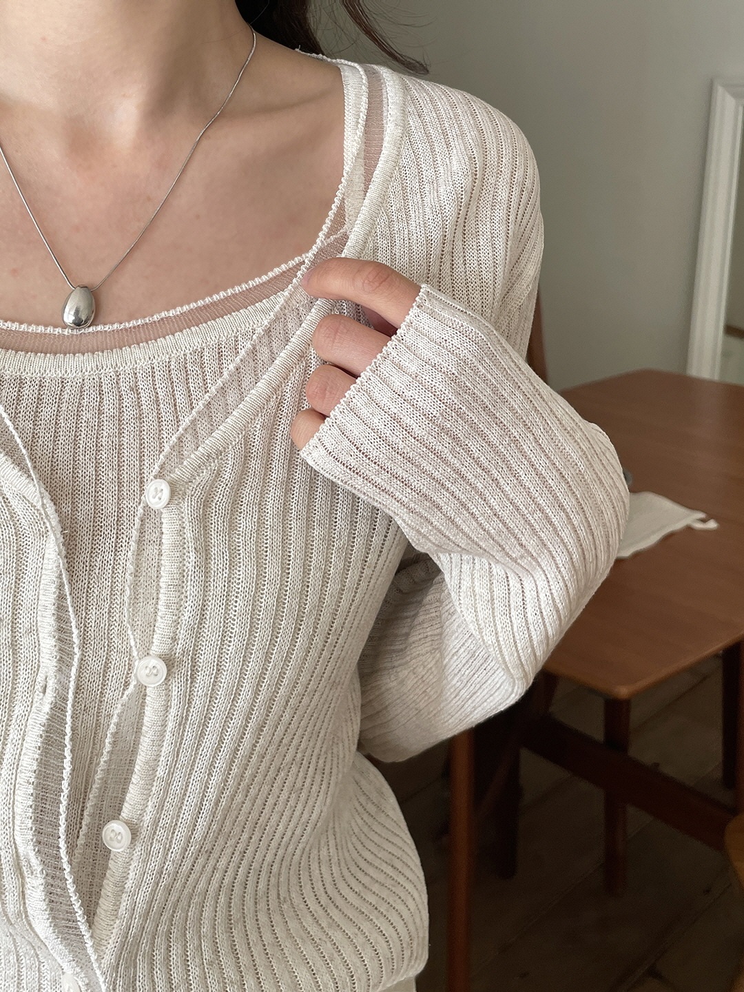 リブリネン混Vネックカーディガンキャミソールアンサンブル | 詳細画像3