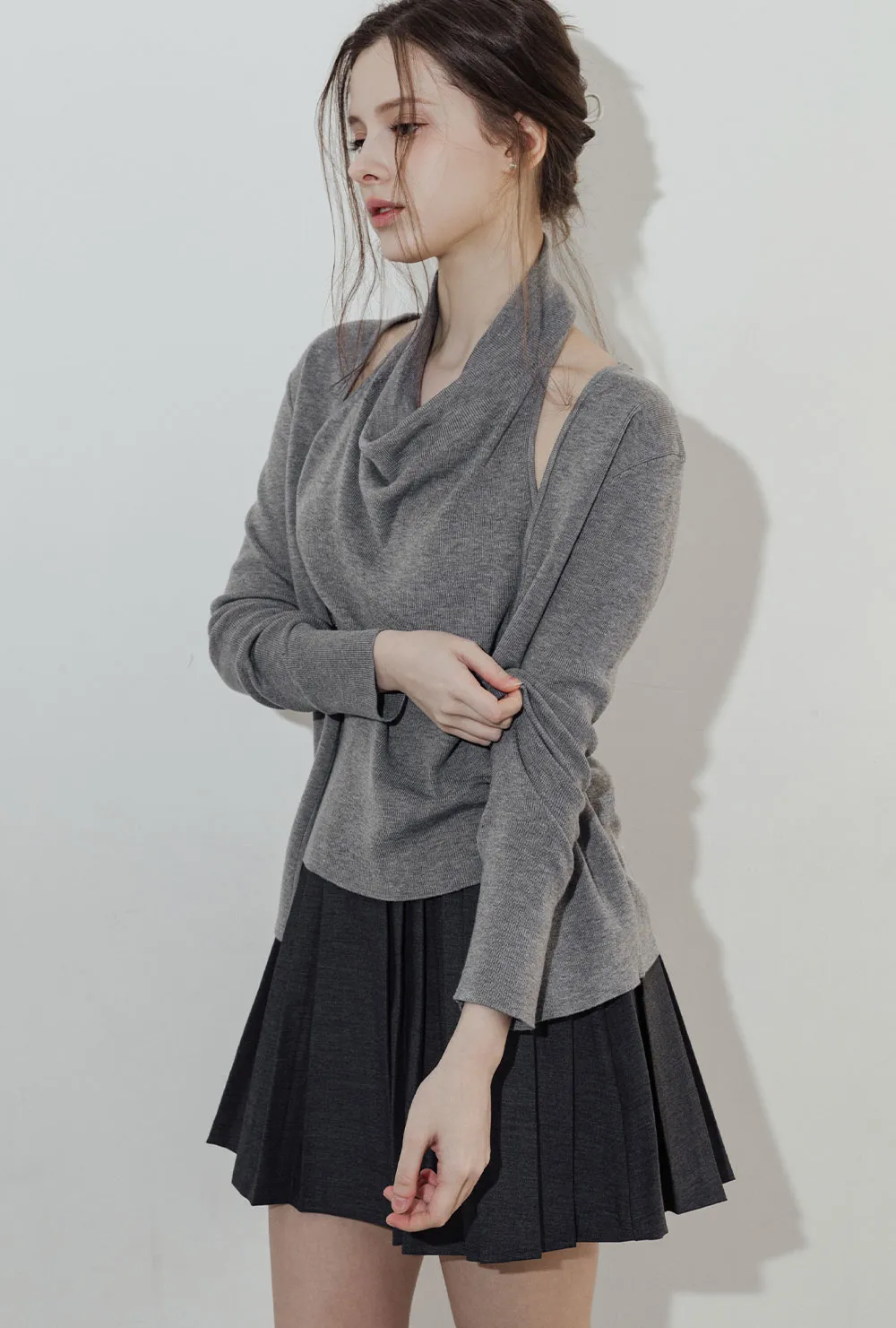 ブークレウール混ドレープホルターネックスリットラグランスリムレイヤード風長袖ホックカウルネック無地ニット | 詳細画像1