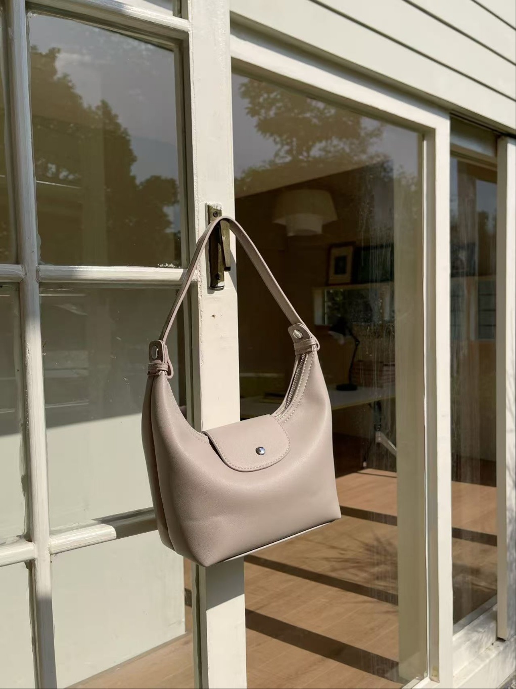 レザー調ジップアップスナップボタン無地トートバッグ | 詳細画像15