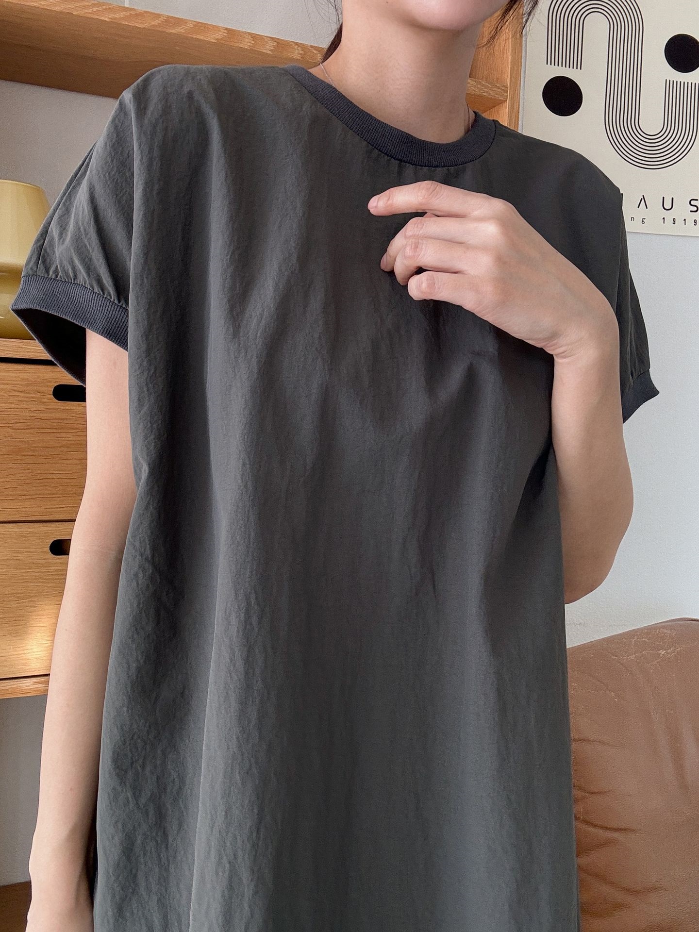 ナイロンラウンドネックフレンチスリーブラグランオーバーサイズマキシルーズ半袖Hライン(ロング丈)無地ワンピース | 詳細画像8