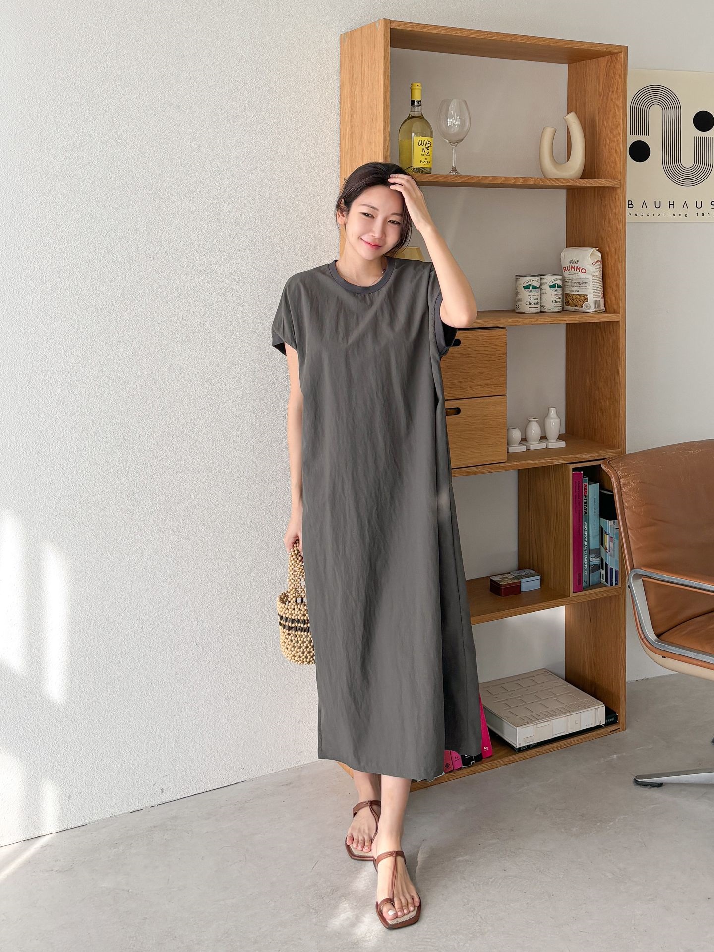 ナイロンラウンドネックフレンチスリーブラグランオーバーサイズマキシルーズ半袖Hライン(ロング丈)無地ワンピース | 詳細画像9