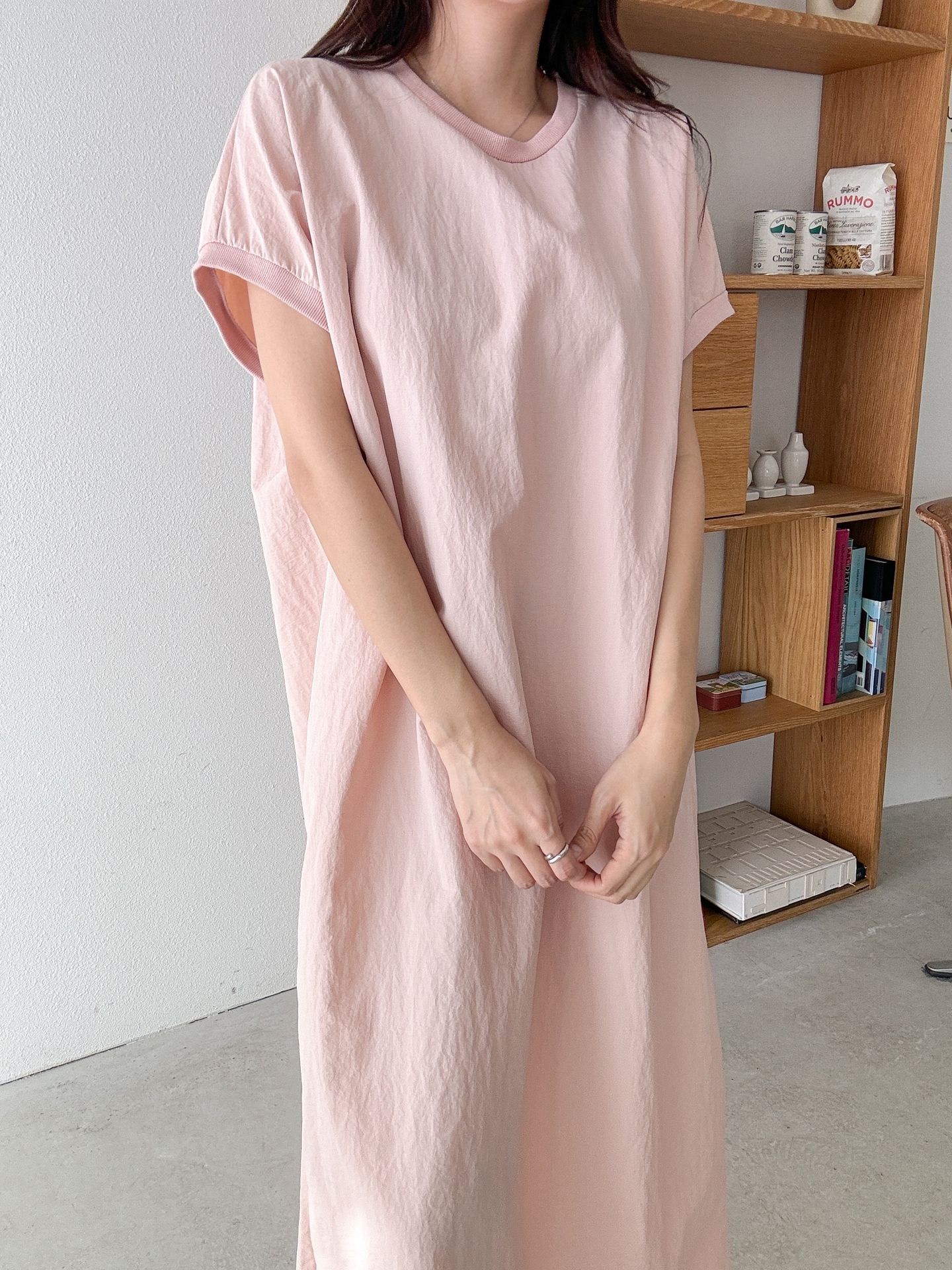 ナイロンラウンドネックフレンチスリーブラグランオーバーサイズマキシルーズ半袖Hライン(ロング丈)無地ワンピース | 詳細画像18