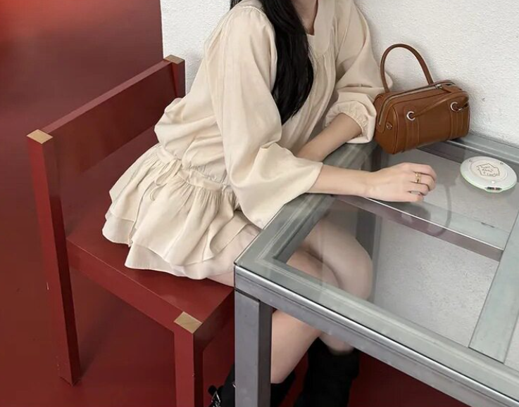 ラウンドネックシャーリングドローストリングラッフルティアードラインパフスリーブ長袖フレアAラインミニ無地ワンピース | 詳細画像3