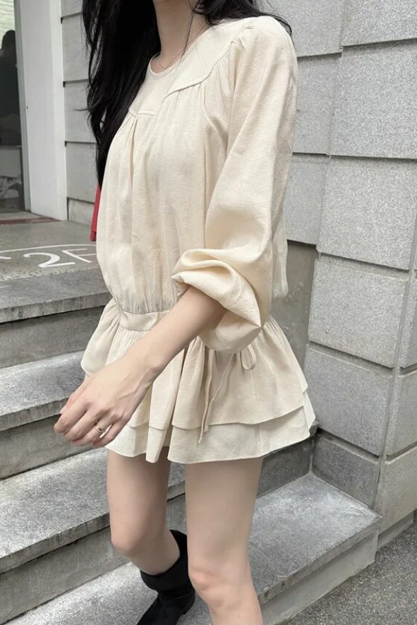 ラウンドネックシャーリングドローストリングラッフルティアードラインパフスリーブ長袖フレアAラインミニ無地ワンピース | 詳細画像9