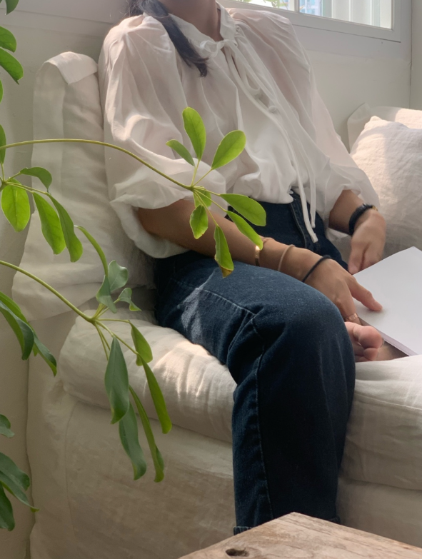 ボタンストラップVネックパフスリーブラグランルーズ長袖ギャザー無地ブラウス | 詳細画像3