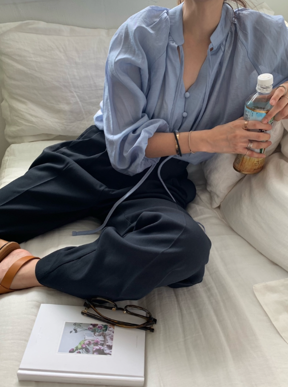 ボタンストラップVネックパフスリーブラグランルーズ長袖ギャザー無地ブラウス | 詳細画像12