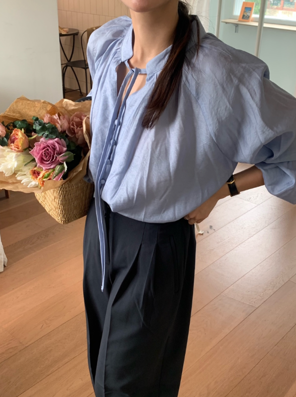 ボタンストラップVネックパフスリーブラグランルーズ長袖ギャザー無地ブラウス | 詳細画像14