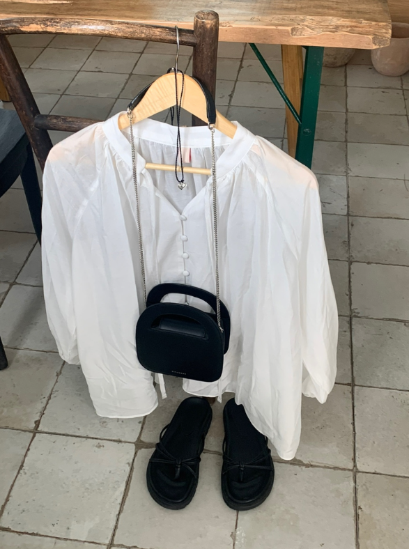 ボタンストラップVネックパフスリーブラグランルーズ長袖ギャザー無地ブラウス | 詳細画像15