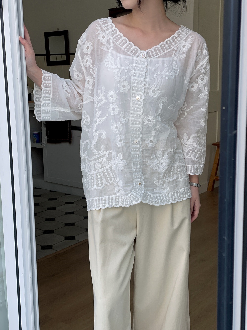 コットン花柄レースボタンVネックメロウ長袖ブラウス | 詳細画像3