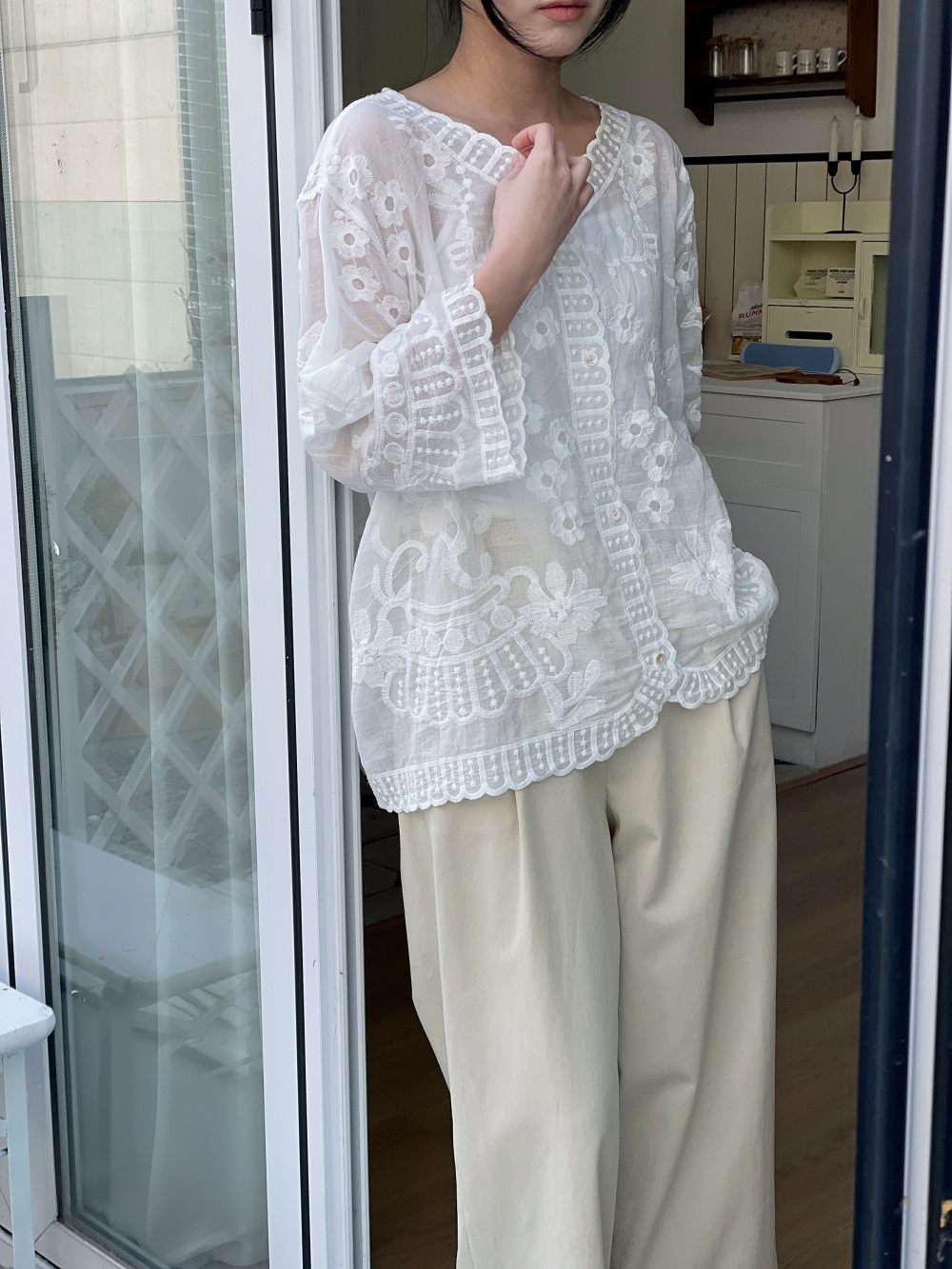 コットン花柄レースボタンVネックメロウ長袖ブラウス | 詳細画像4