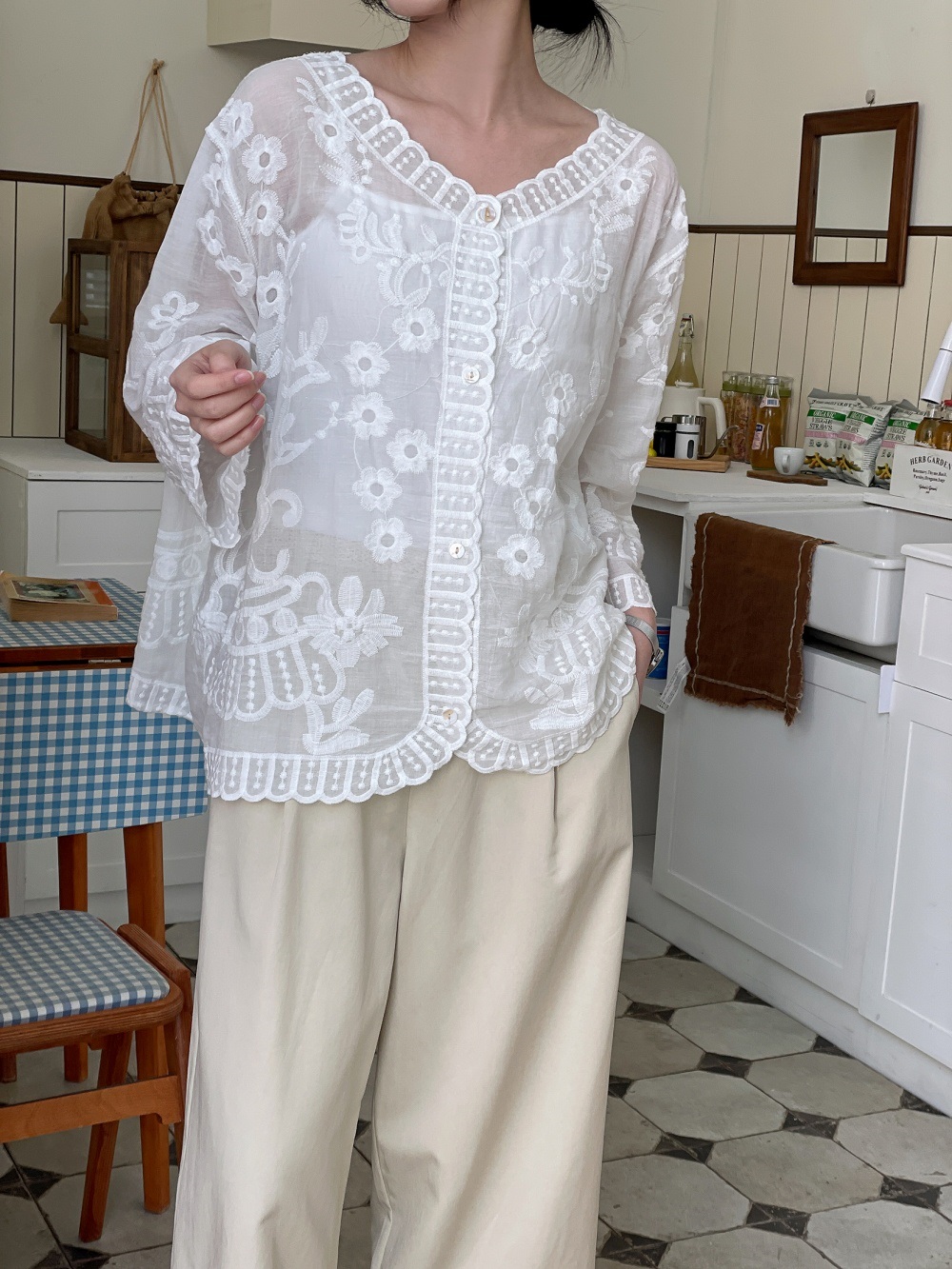 コットン花柄レースボタンVネックメロウ長袖ブラウス | 詳細画像8