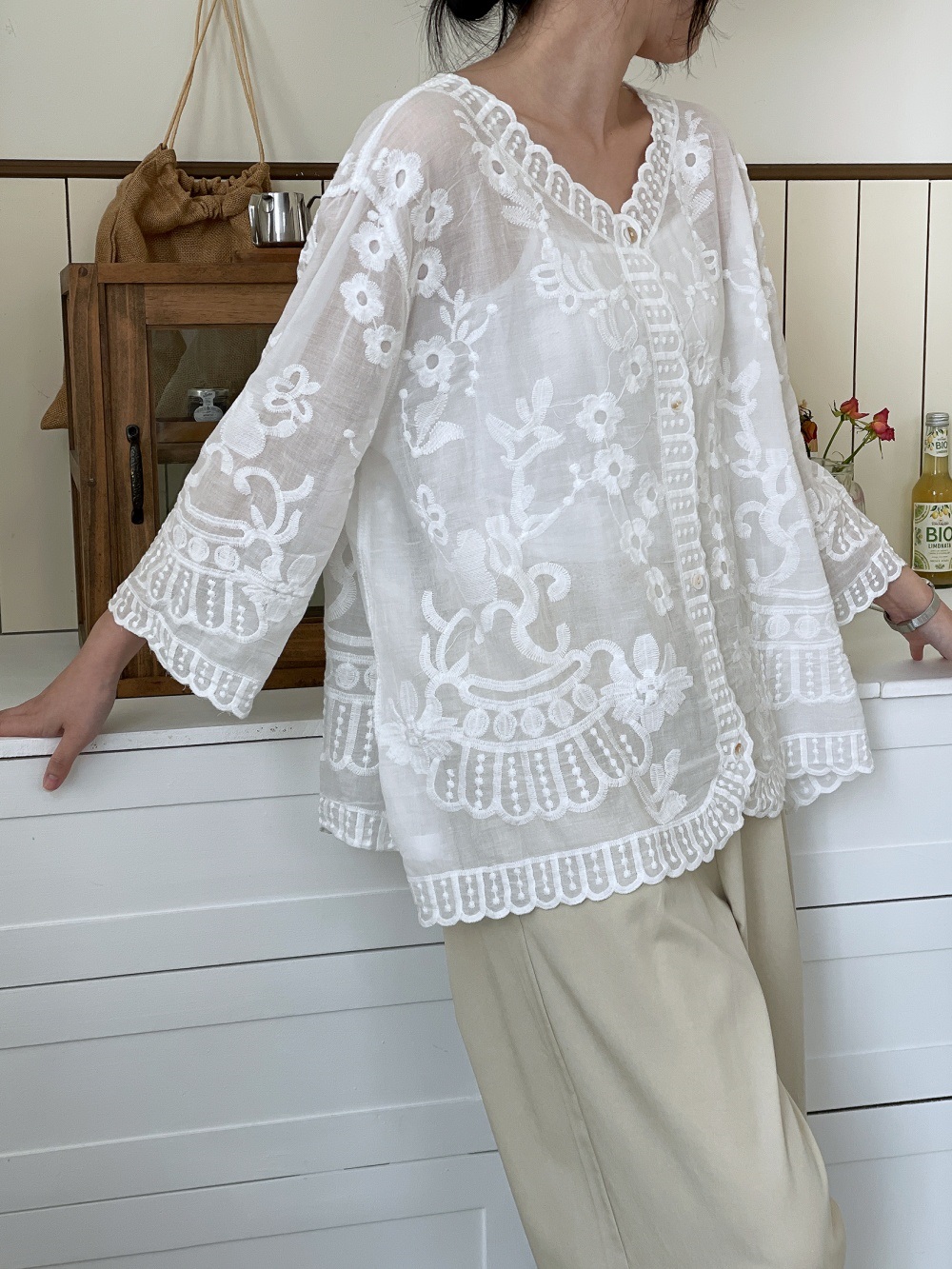 コットン花柄レースボタンVネックメロウ長袖ブラウス | 詳細画像13