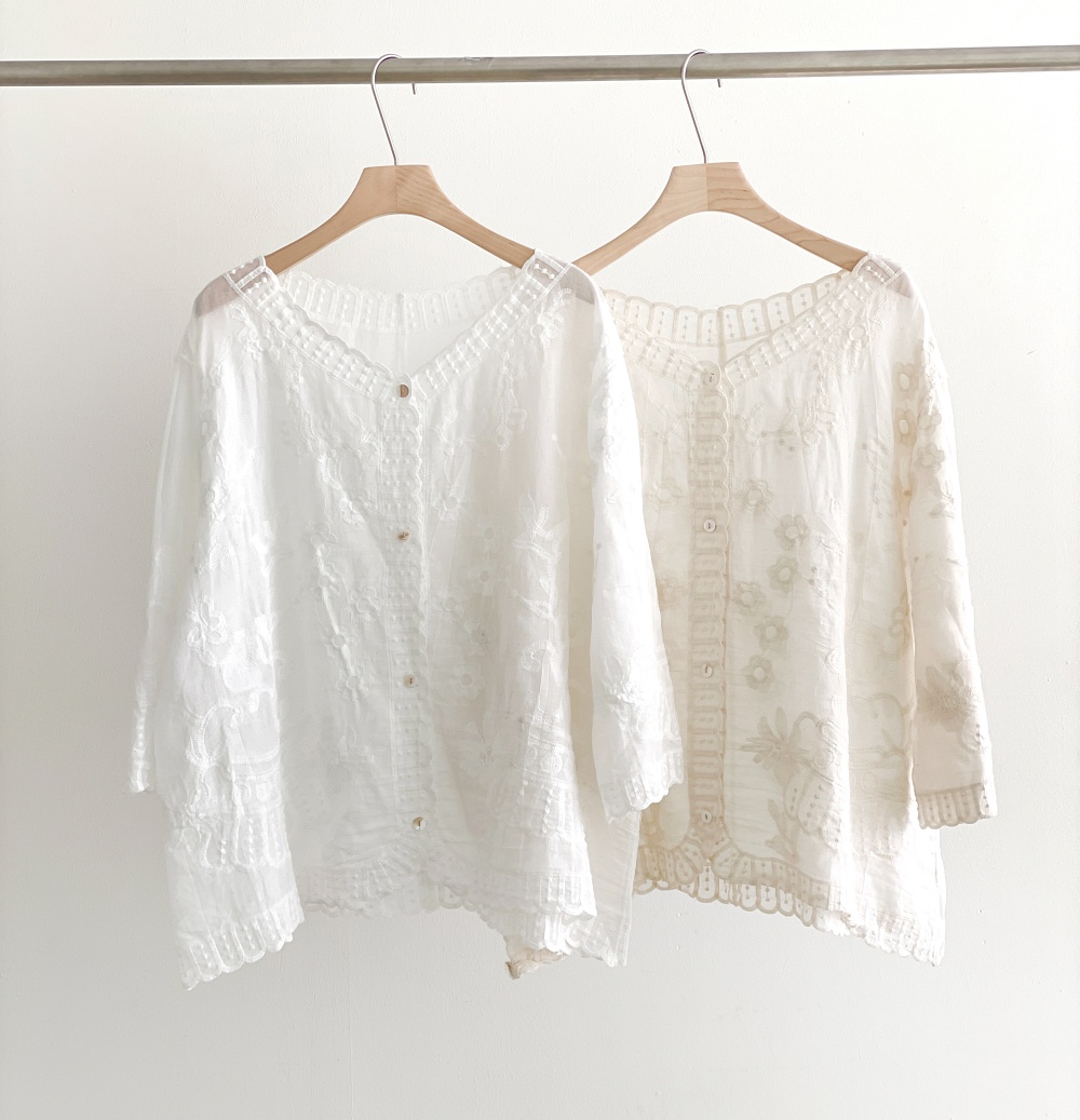 コットン花柄レースボタンVネックメロウ長袖ブラウス | 詳細画像15