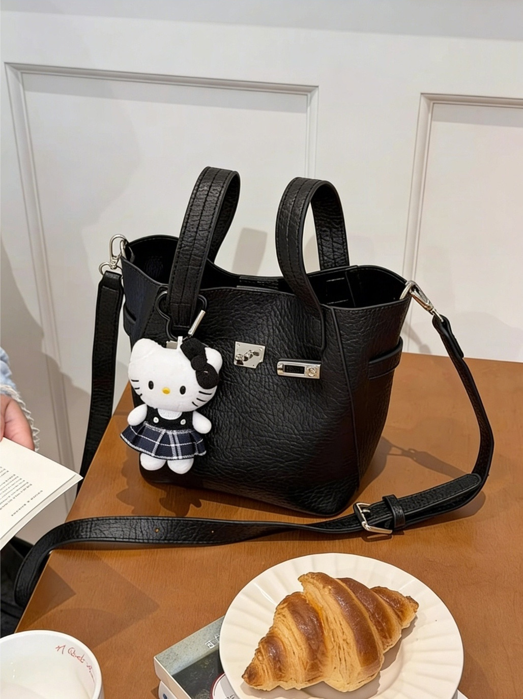 レザー調ショルダーバッグ | 詳細画像7