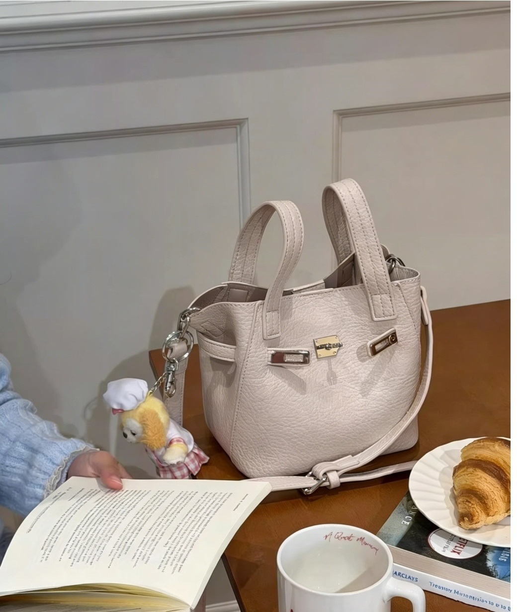 レザー調ショルダーバッグ | 詳細画像8