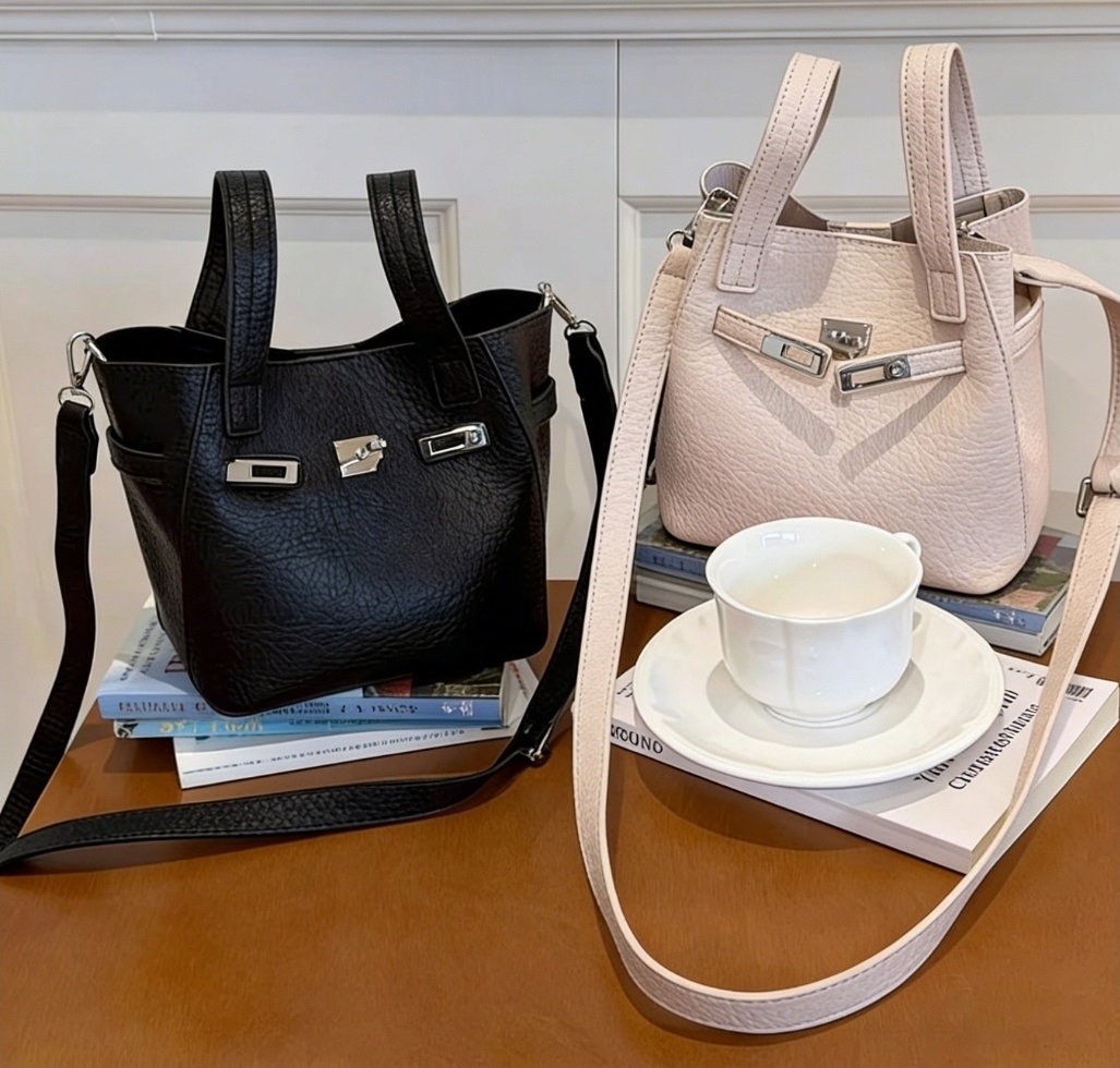 レザー調ショルダーバッグ | 詳細画像9