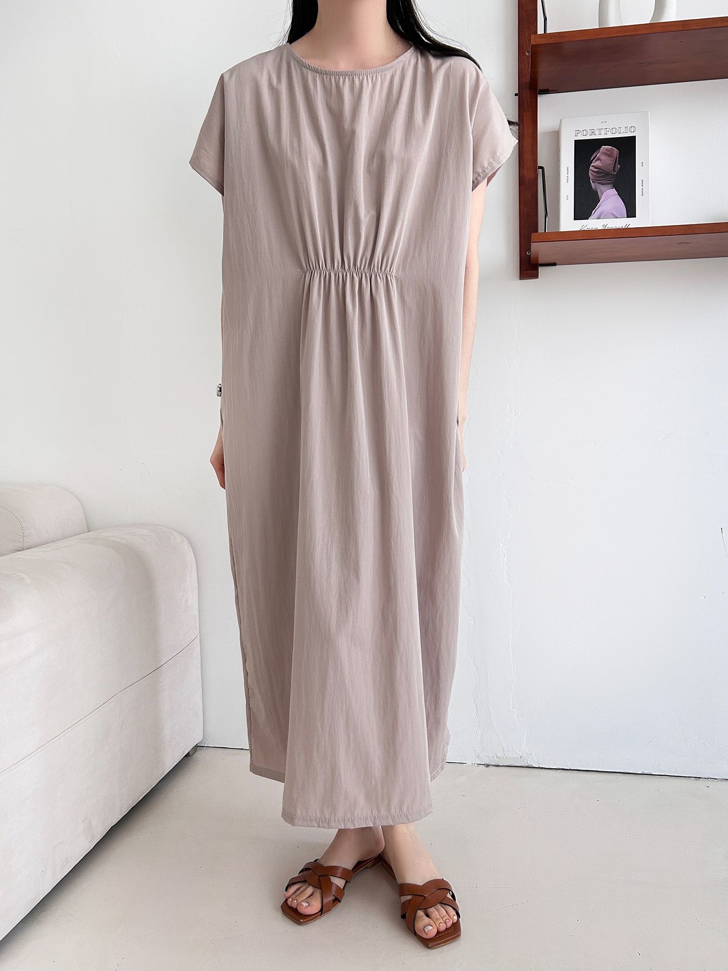 ラウンドネックシャーリングフレンチスリーブオーバーサイズマキシルーズ半袖Hライン(ロング丈)無地ワンピース | 詳細画像25