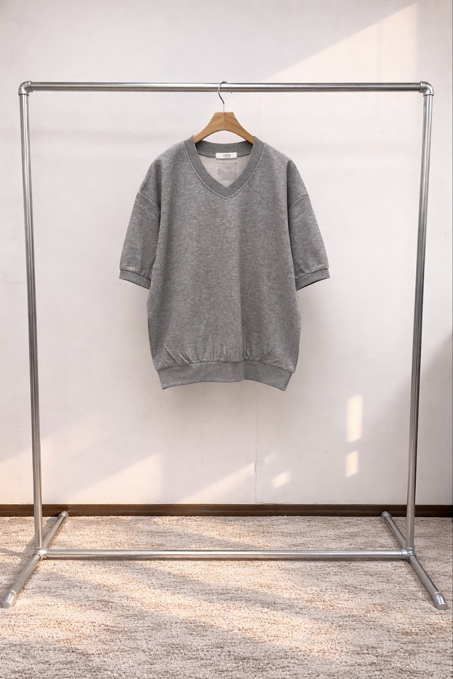 Vネック半袖ラベルドロップショルダー無地スウェット | 詳細画像15