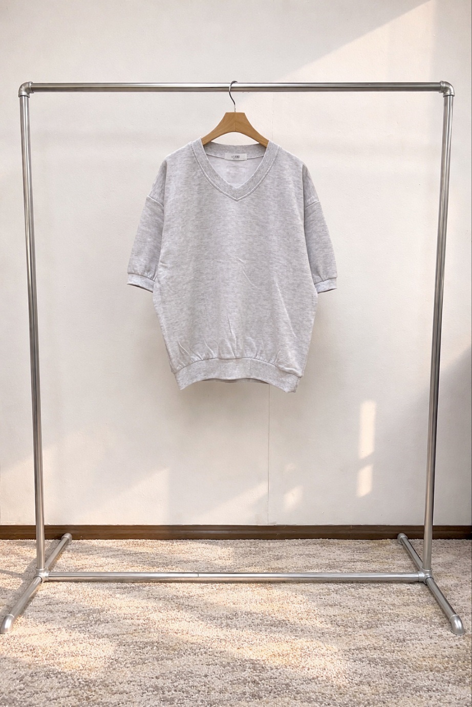 Vネック半袖ラベルドロップショルダー無地スウェット | 詳細画像16