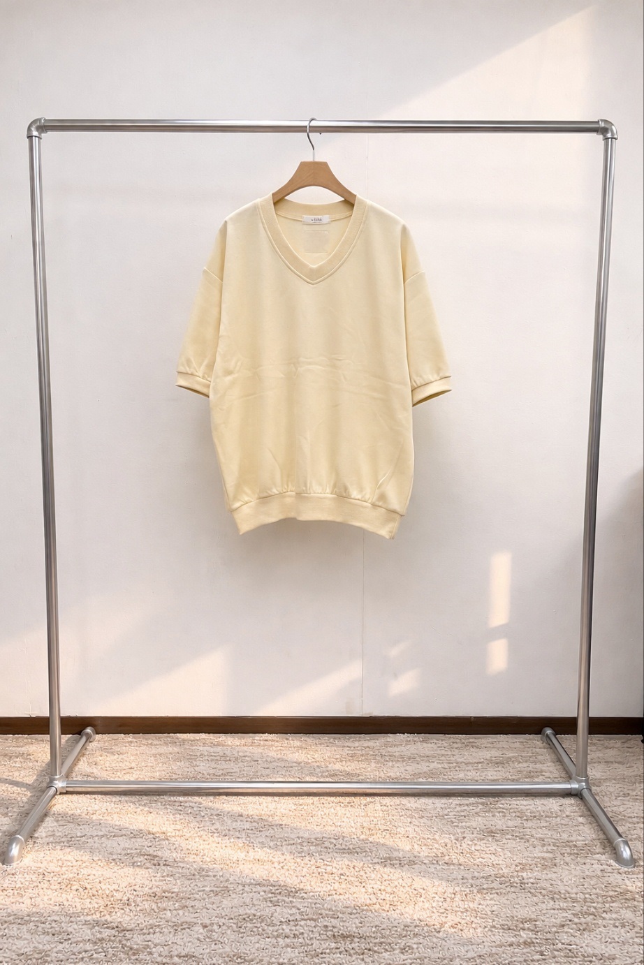 Vネック半袖ラベルドロップショルダー無地スウェット | 詳細画像17