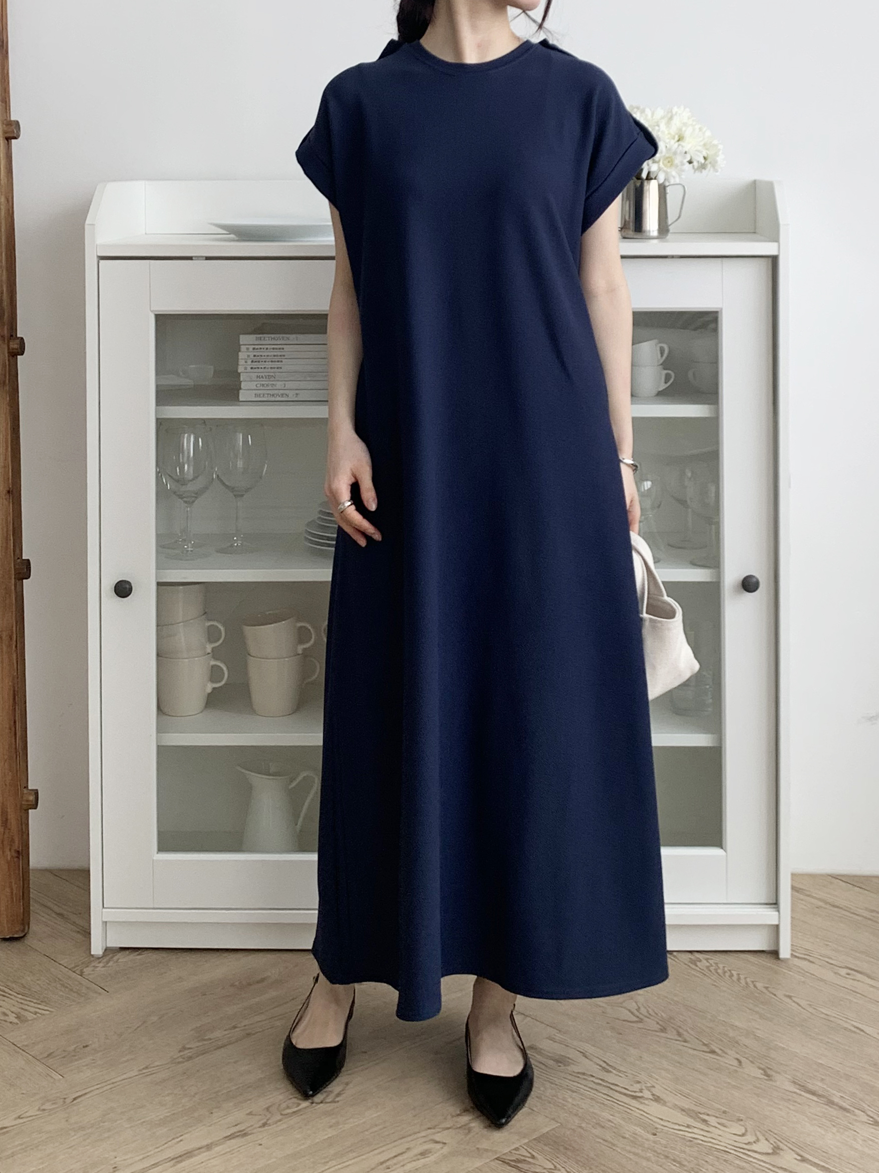 ラウンドネックマキシロングルーズ半袖フレアボタンスリーブ無地ワンピース | 詳細画像4