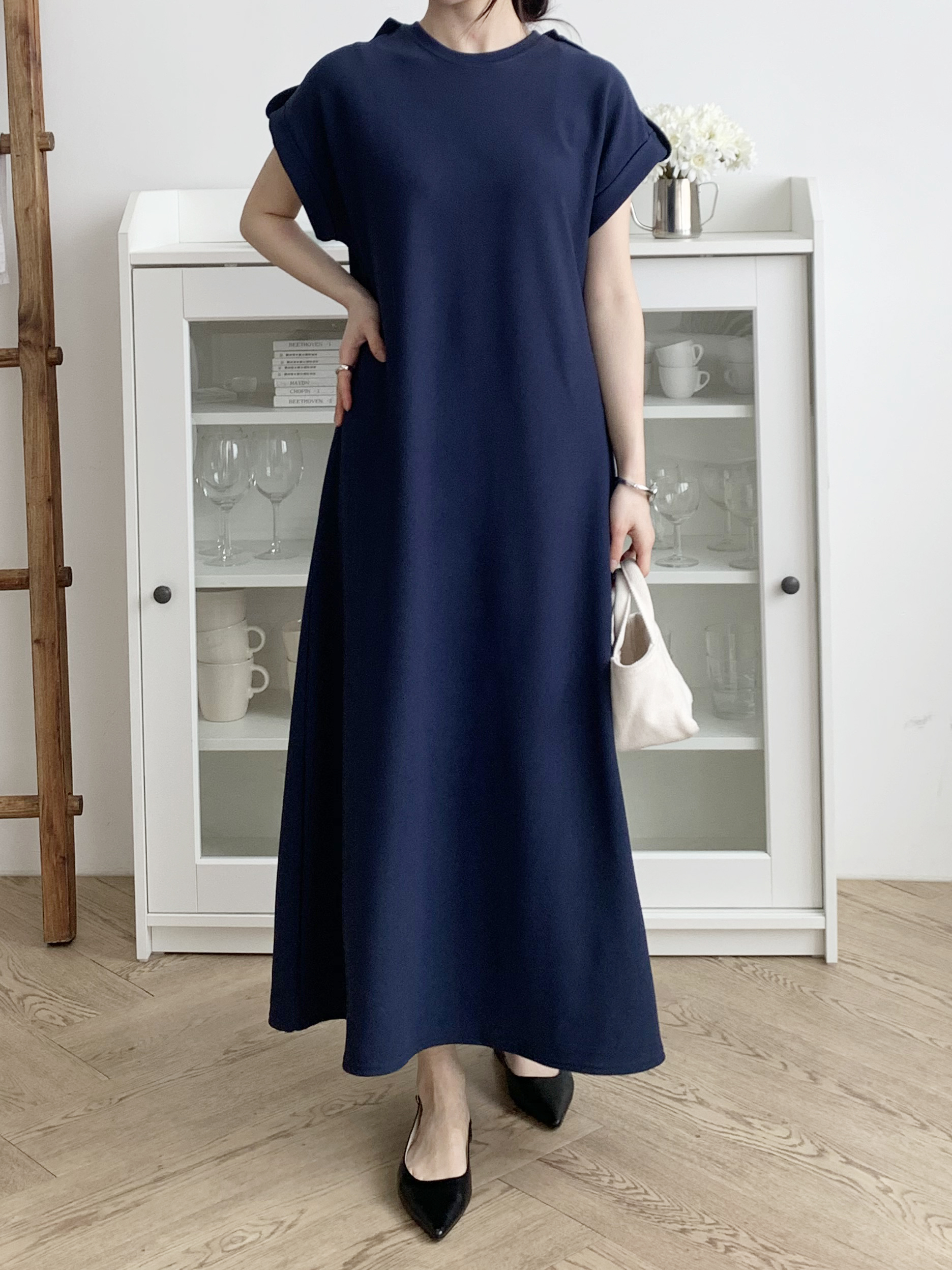 ラウンドネックマキシロングルーズ半袖フレアボタンスリーブ無地ワンピース | 詳細画像5