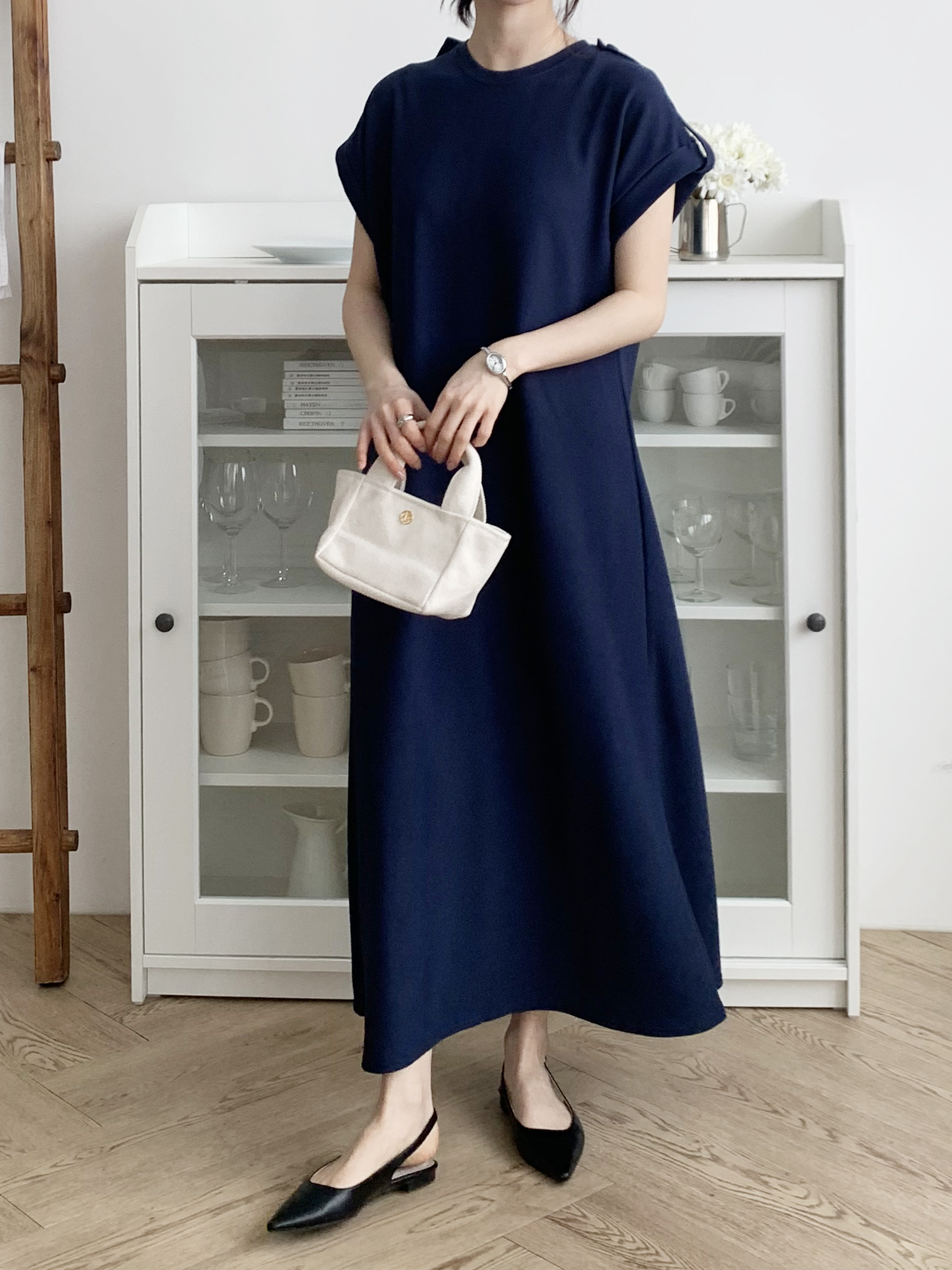 ラウンドネックマキシロングルーズ半袖フレアボタンスリーブ無地ワンピース | 詳細画像6