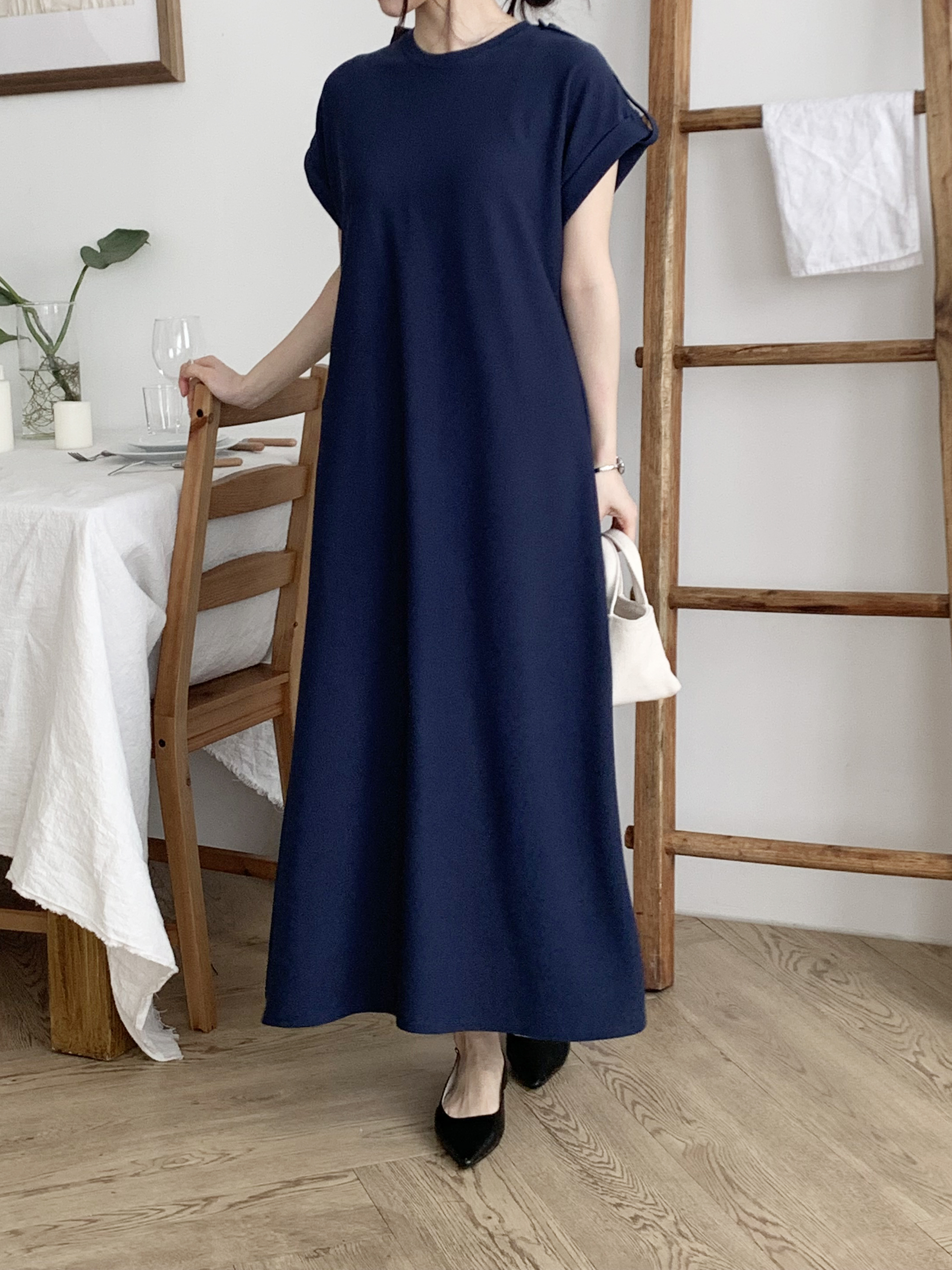 ラウンドネックマキシロングルーズ半袖フレアボタンスリーブ無地ワンピース | 詳細画像9