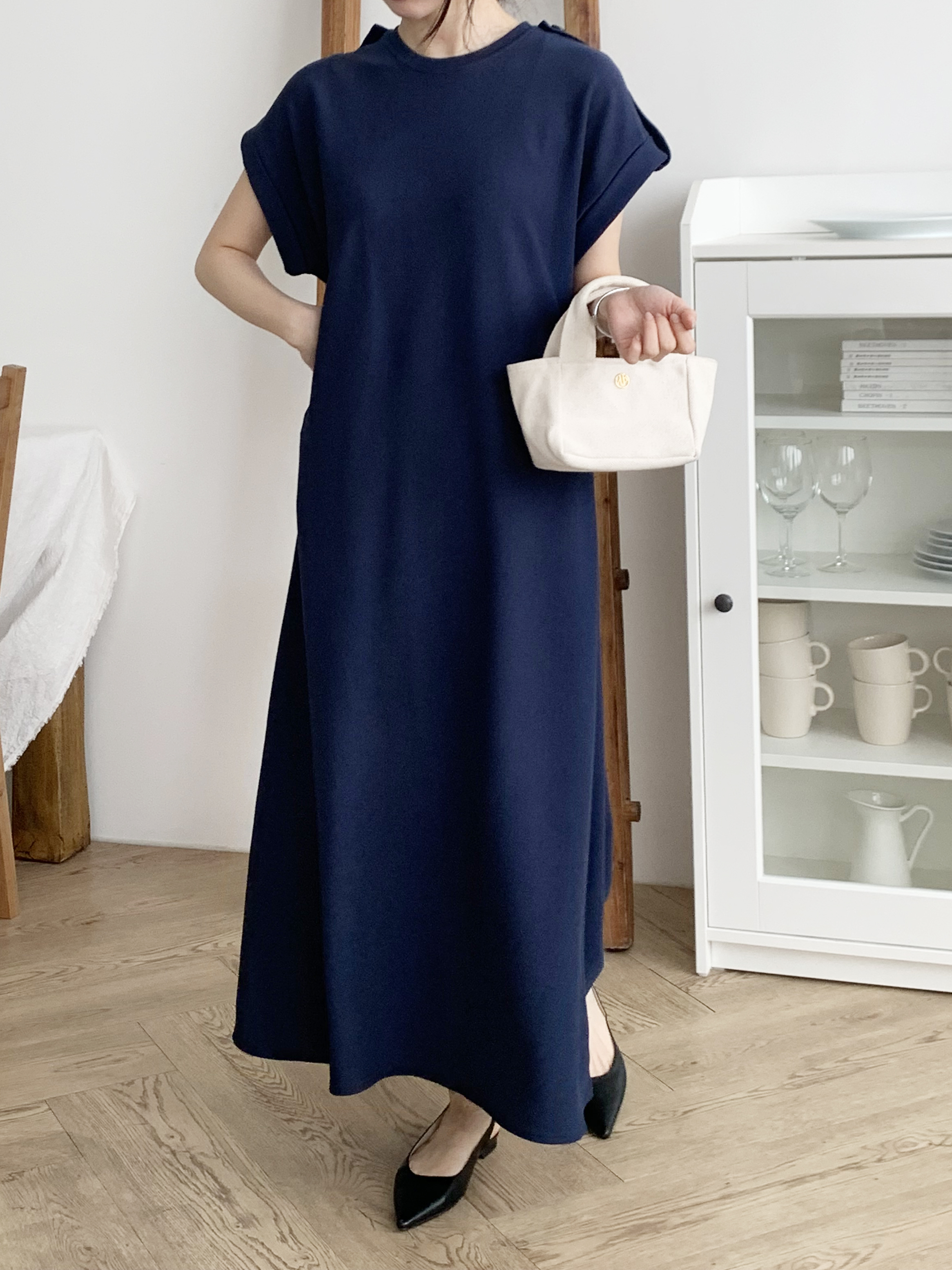 ラウンドネックマキシロングルーズ半袖フレアボタンスリーブ無地ワンピース | 詳細画像10