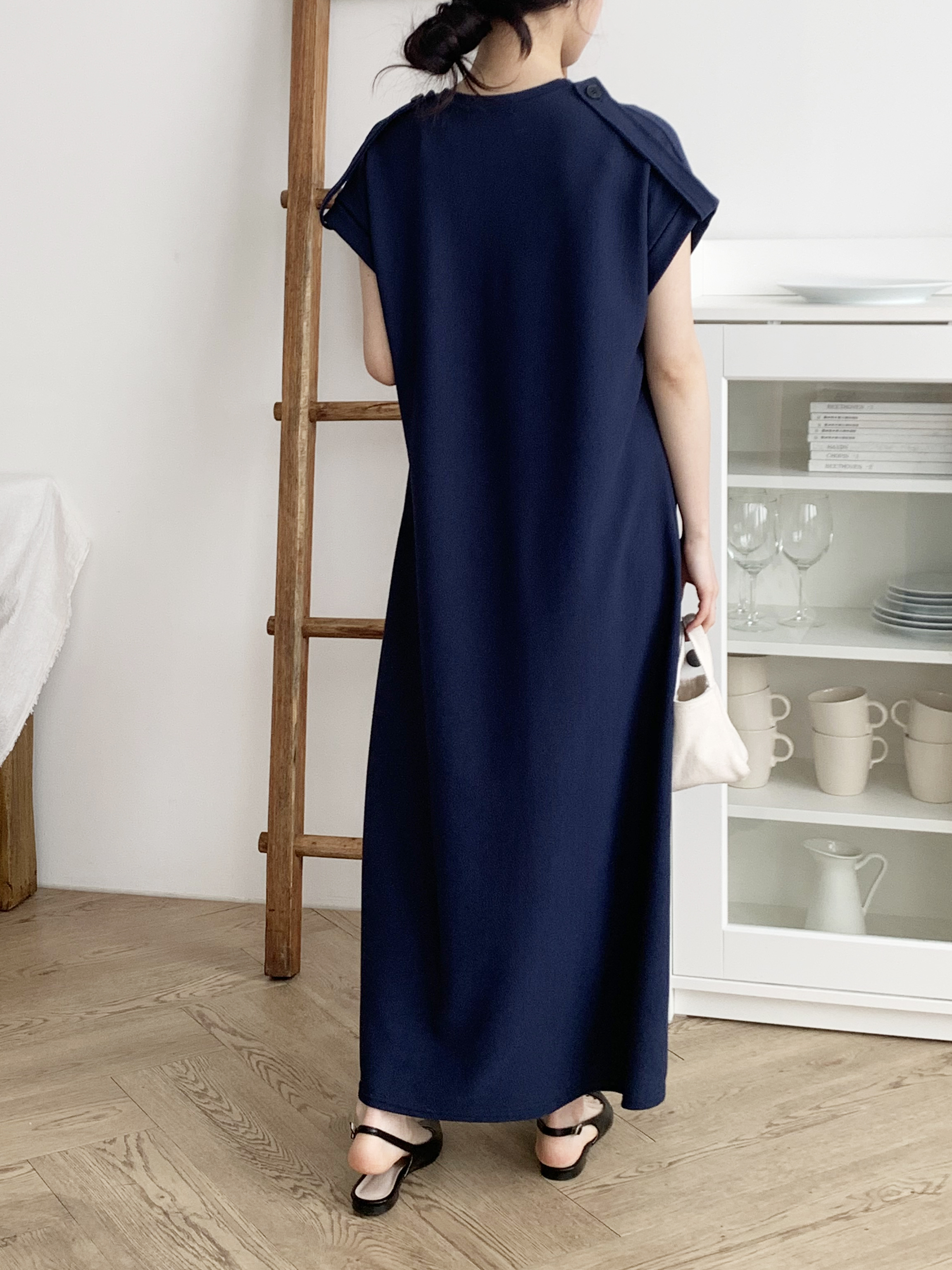 ラウンドネックマキシロングルーズ半袖フレアボタンスリーブ無地ワンピース | 詳細画像12