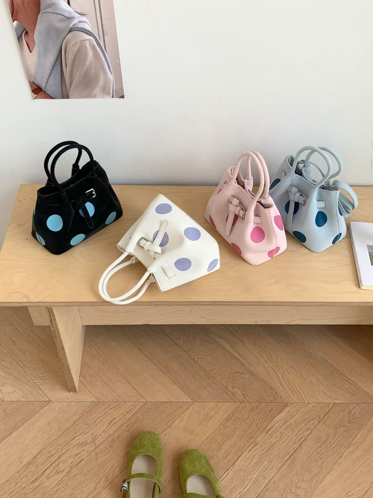 レザー調ツイストミニドットショルダーバッグ | 詳細画像2