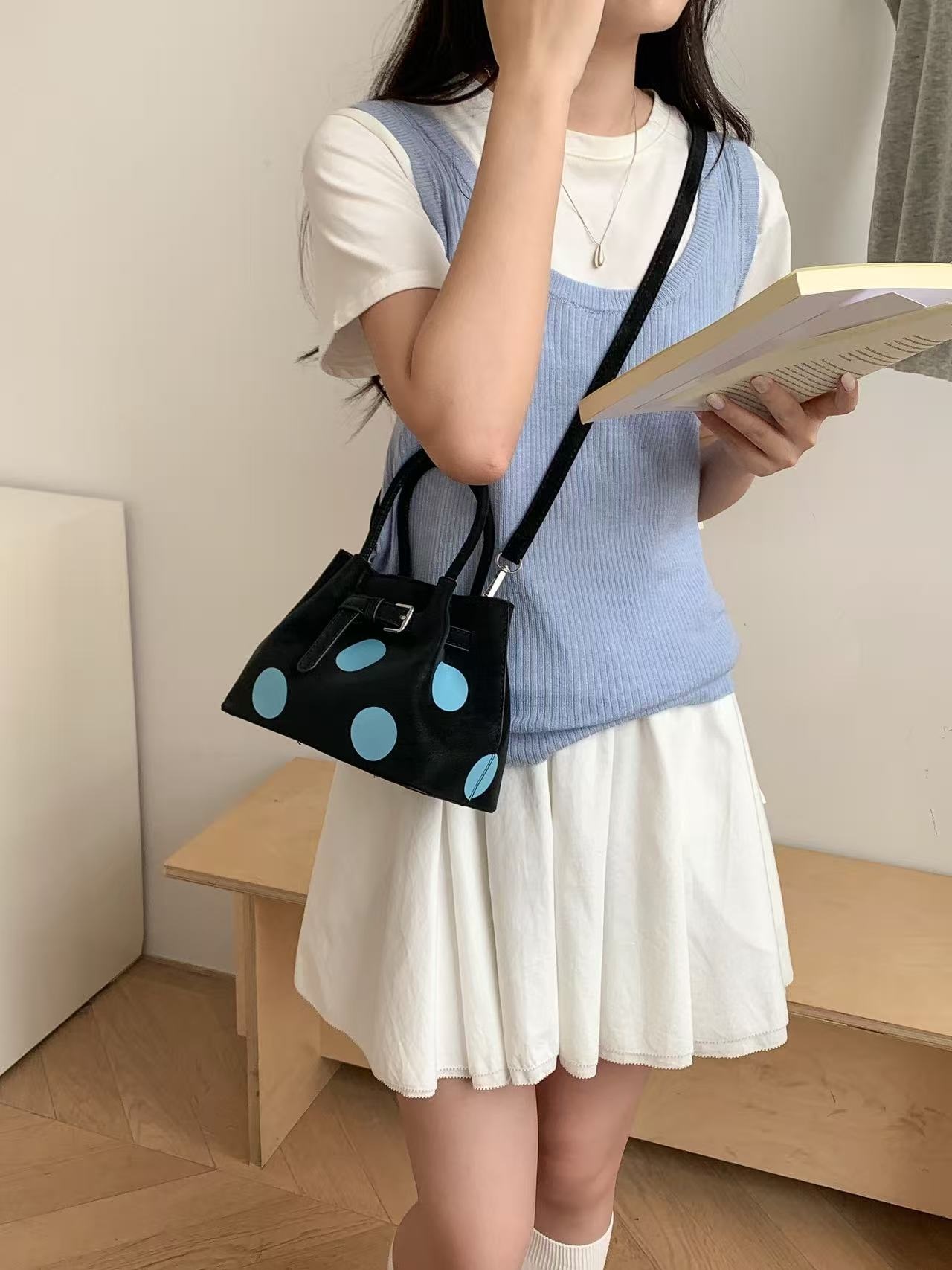 レザー調ツイストミニドットショルダーバッグ | 詳細画像6