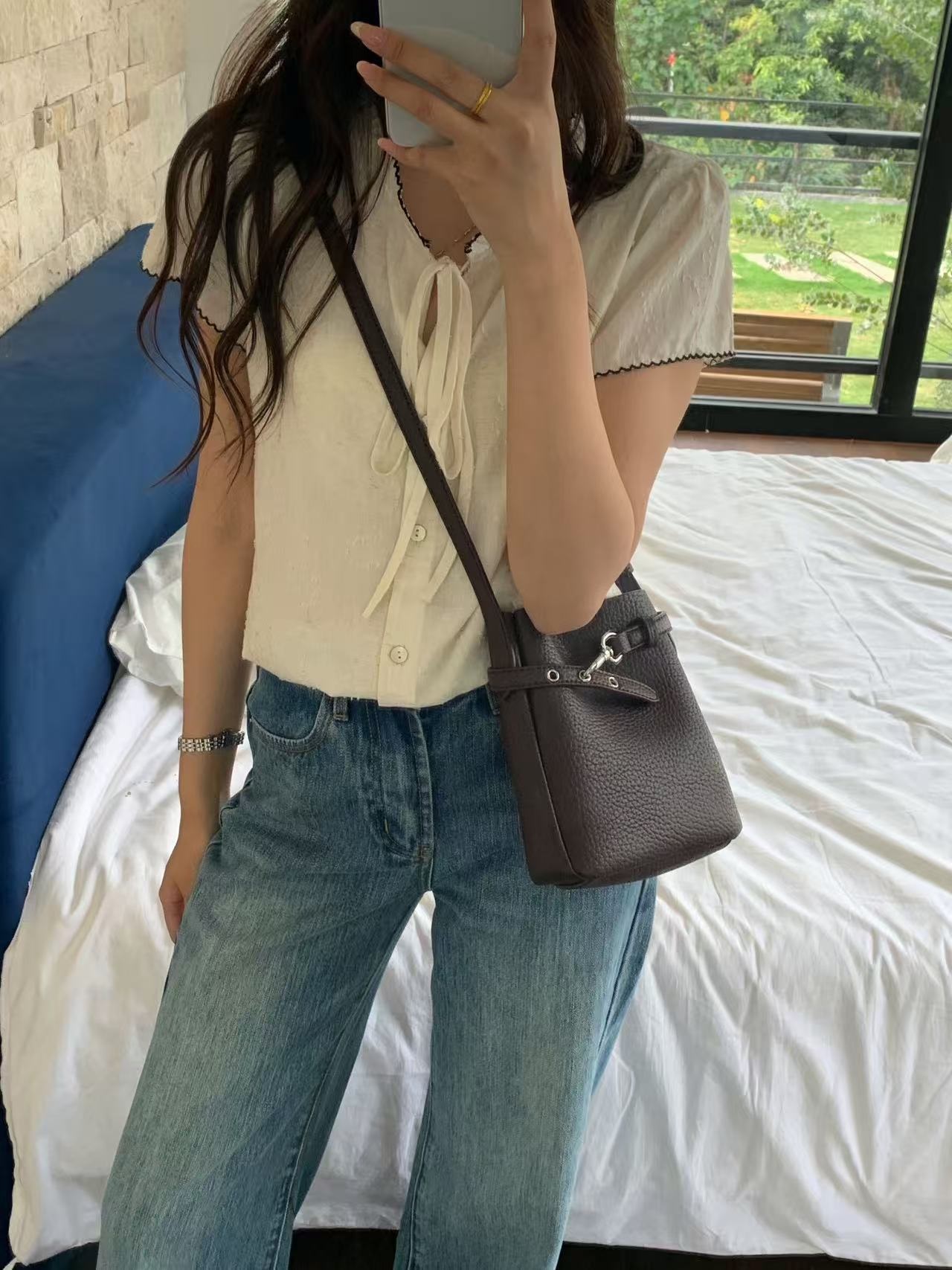 レザー調ベルトアイレットマグネットボタン無地ショルダーバッグ | 詳細画像11