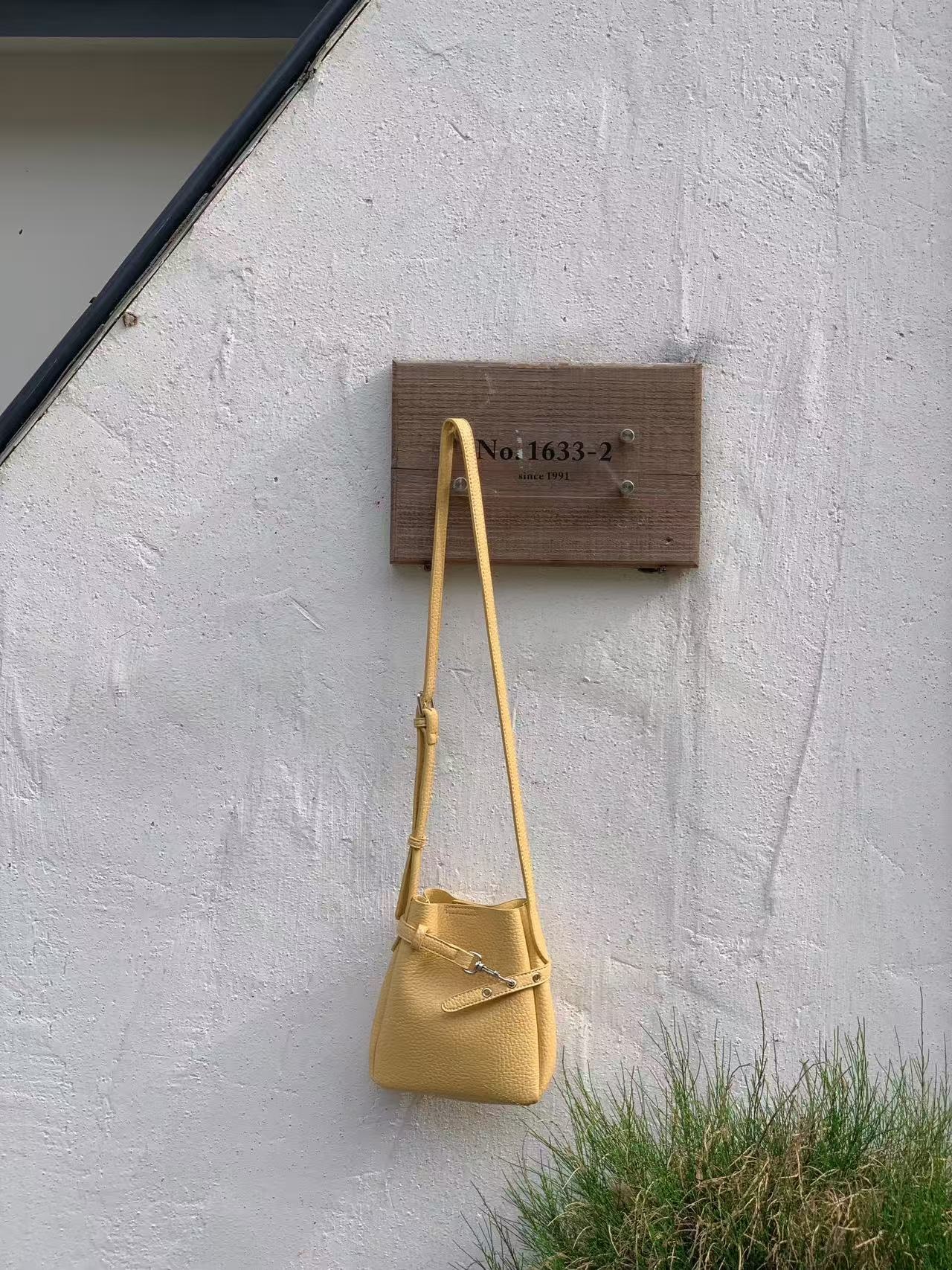 レザー調ベルトアイレットマグネットボタン無地ショルダーバッグ | 詳細画像13