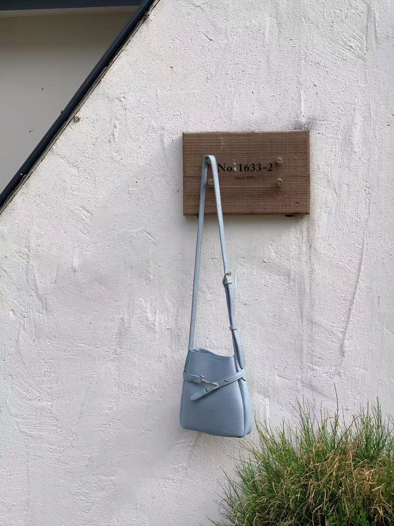 レザー調ベルトアイレットマグネットボタン無地ショルダーバッグ | 詳細画像15