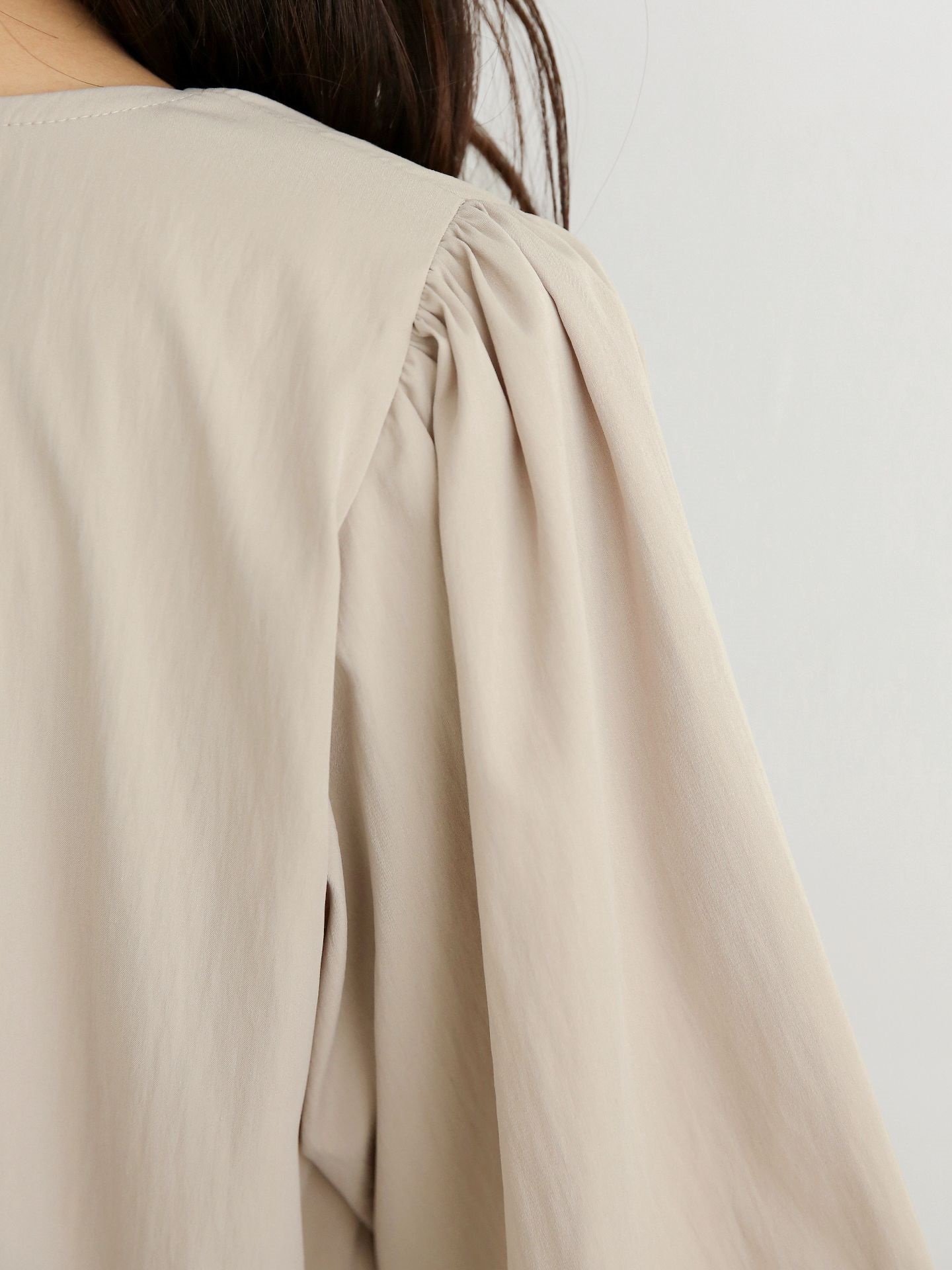 ラウンドネックシャーリングラインパフスリーブオーバーサイズルーズ半袖無地ブラウス | 詳細画像16