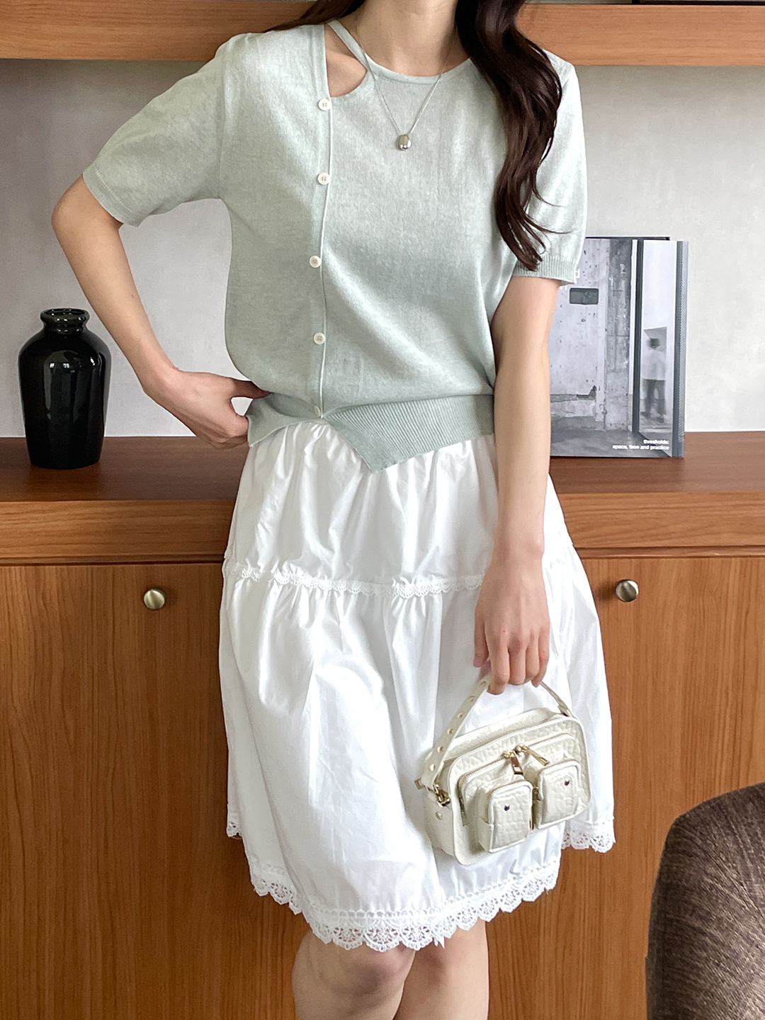 リネン混ラウンドネックスリット半袖フェイクボタンニット | 詳細画像2