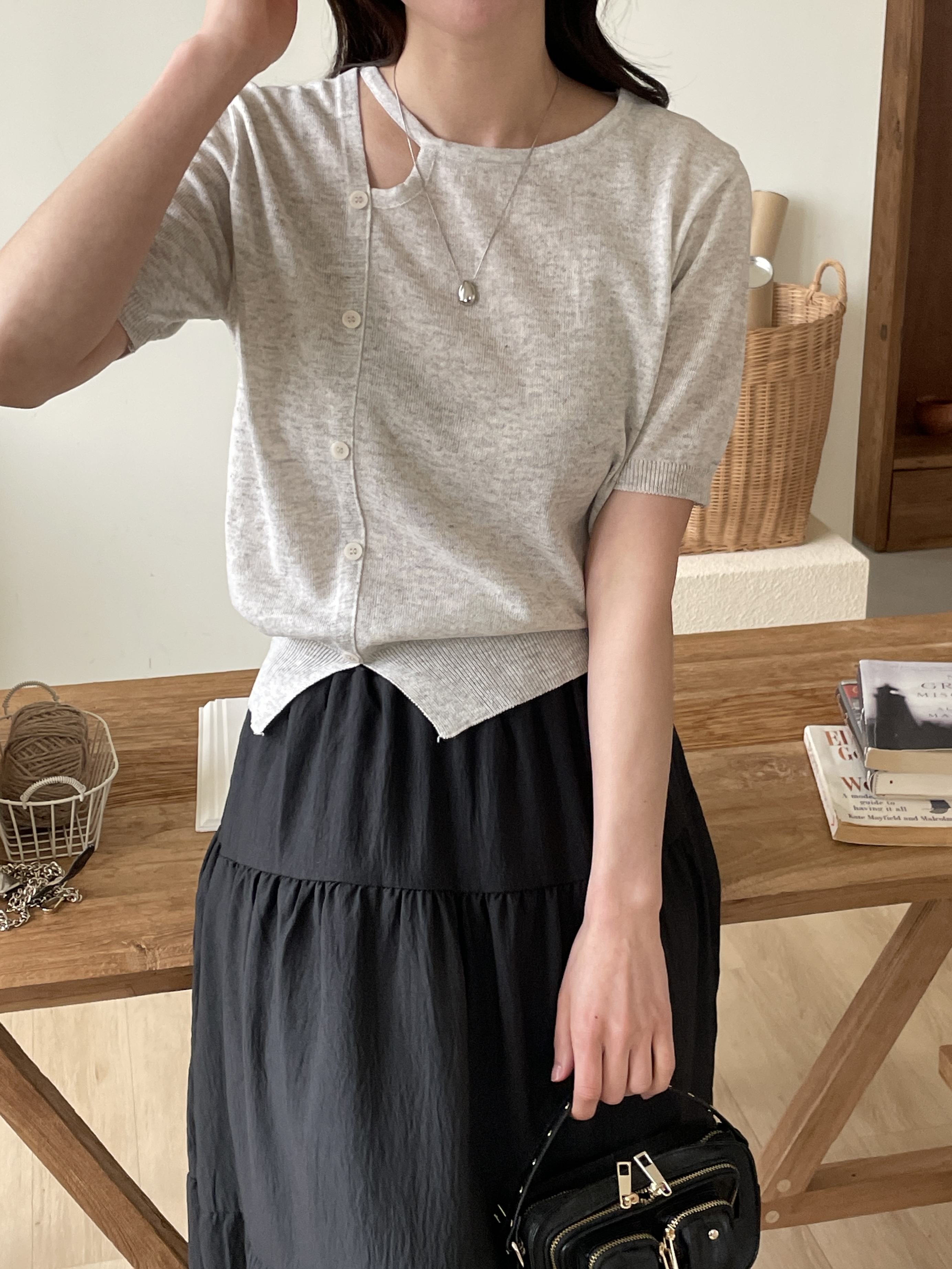 リネン混ラウンドネックスリット半袖フェイクボタンニット | 詳細画像12