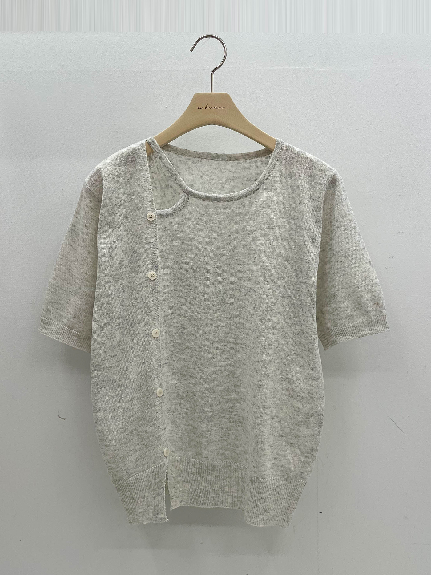 リネン混ラウンドネックスリット半袖フェイクボタンニット | 詳細画像15