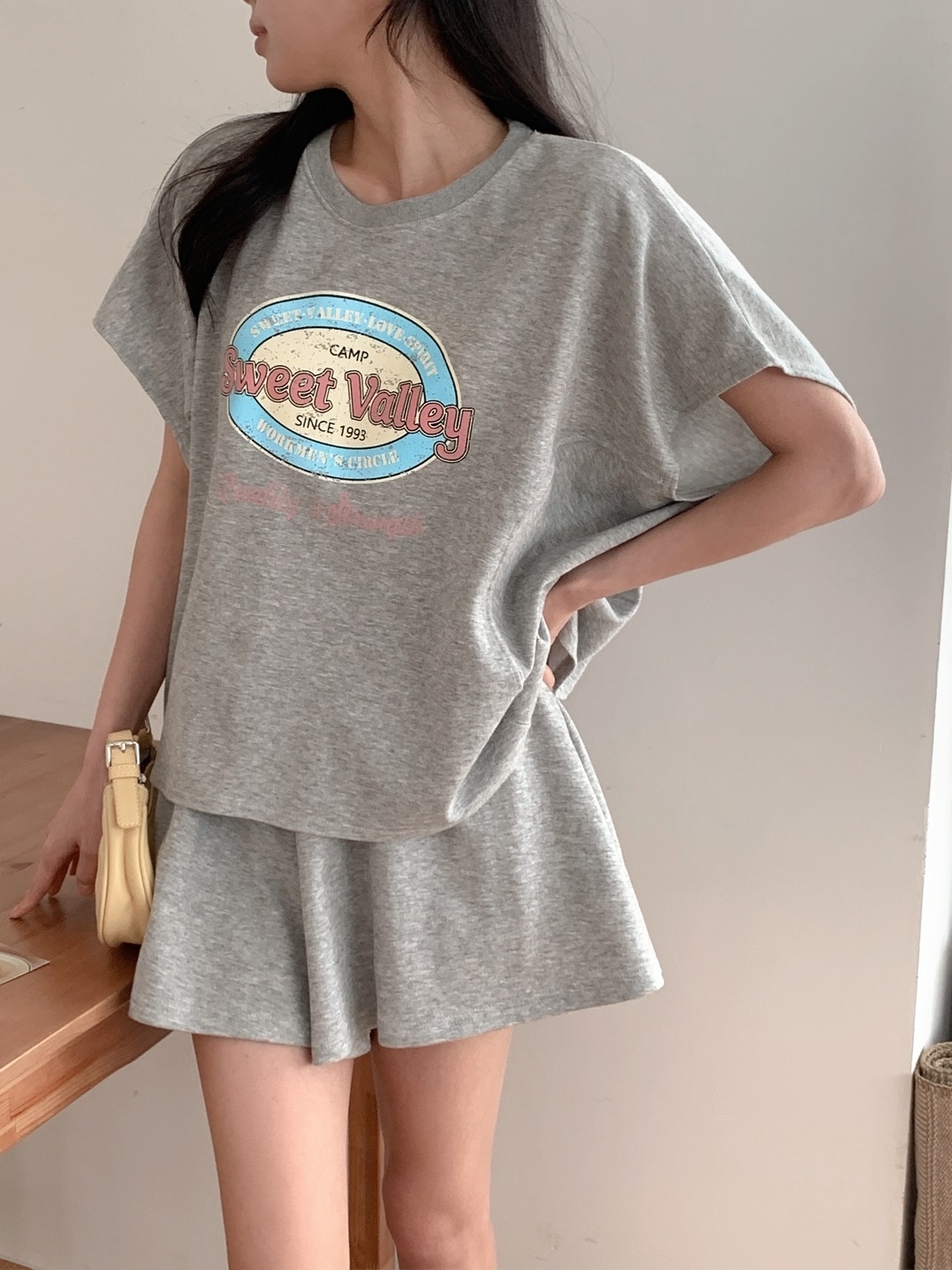 ラウンドネックスリットポケットウエストゴムドルマンオーバーサイズ半袖プリントセットアップTシャツショートパンツ | 詳細画像4